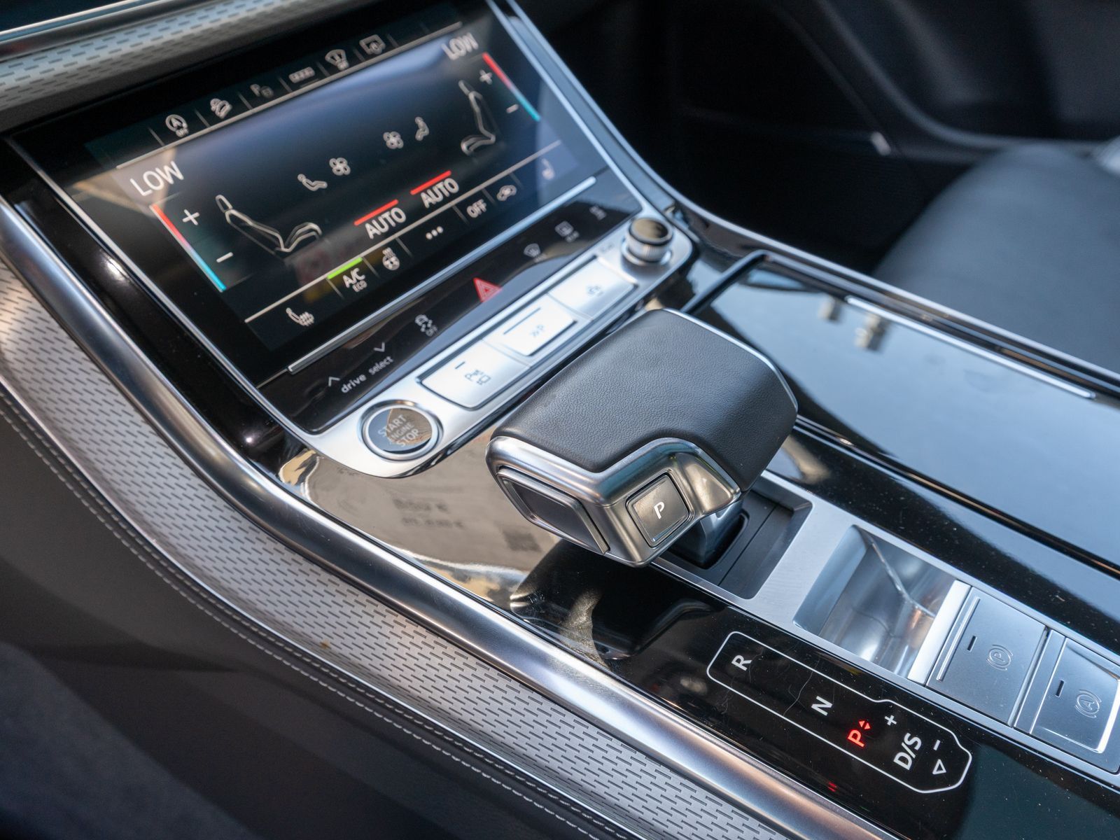 Fahrzeugabbildung Audi Q8 S line 50TDI quattro NAVI MATRIX PANO B&O AHK