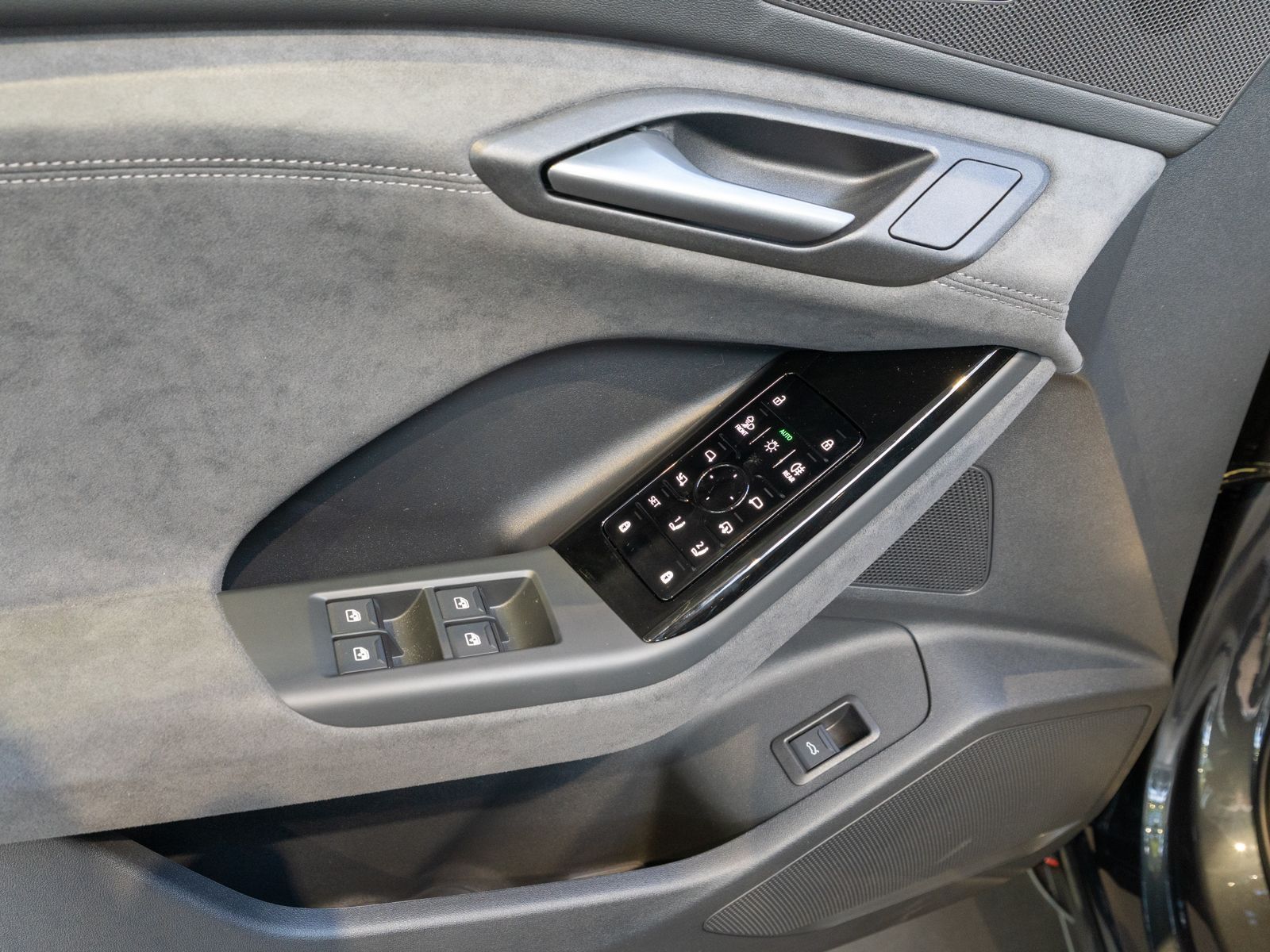 Fahrzeugabbildung Audi Q6 SUV e-tron performance HUD B&O PANO 360° AHK