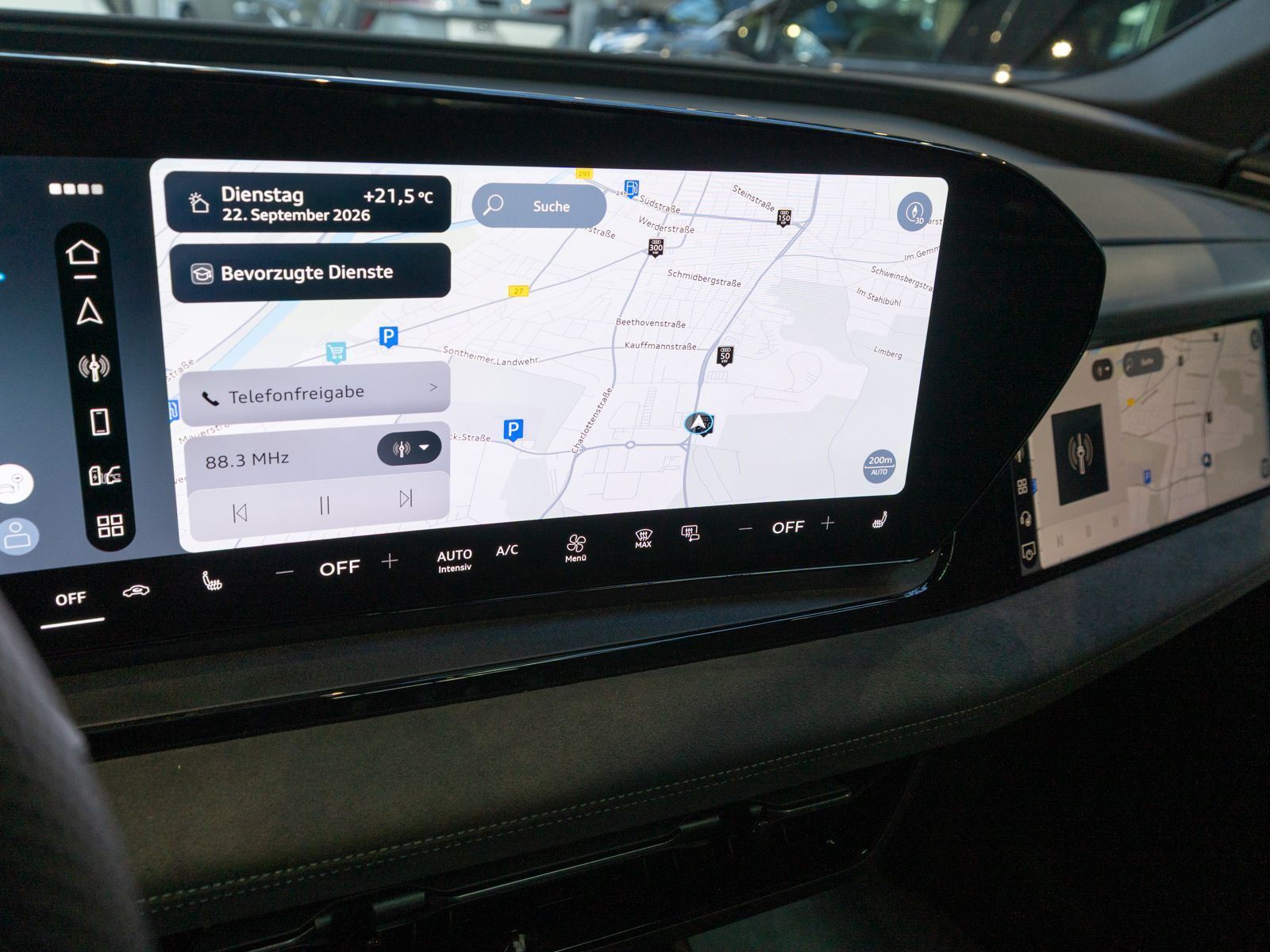Fahrzeugabbildung Audi Q6 SUV e-tron performance HUD B&O PANO 360° AHK