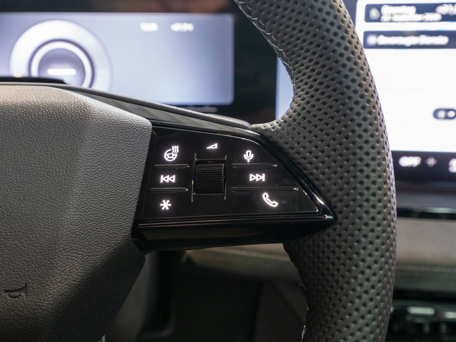 Fahrzeugabbildung Audi Q6 SUV e-tron performance HUD B&O PANO 360° AHK