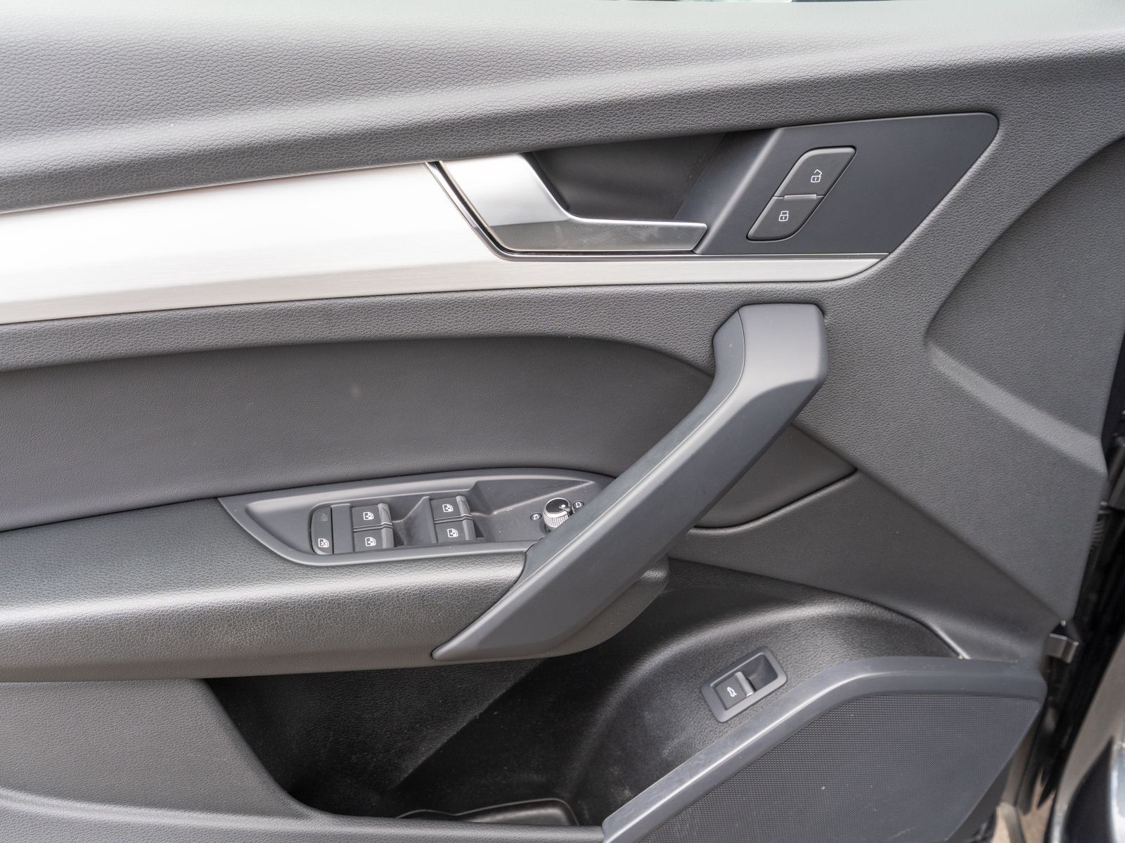 Fahrzeugabbildung Audi Q5 S line 2.0TDI quattr Stronic LED Navi SHZ RFK