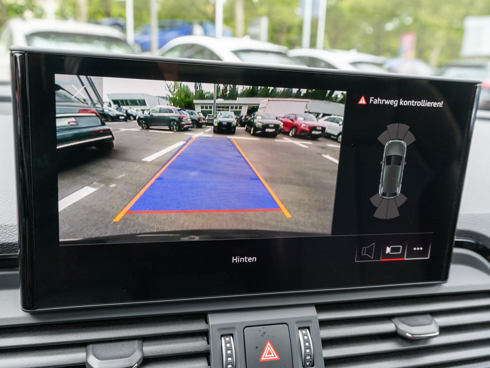 Fahrzeugabbildung Audi Q5 S line 2.0TDI quattr Stronic LED Navi SHZ RFK