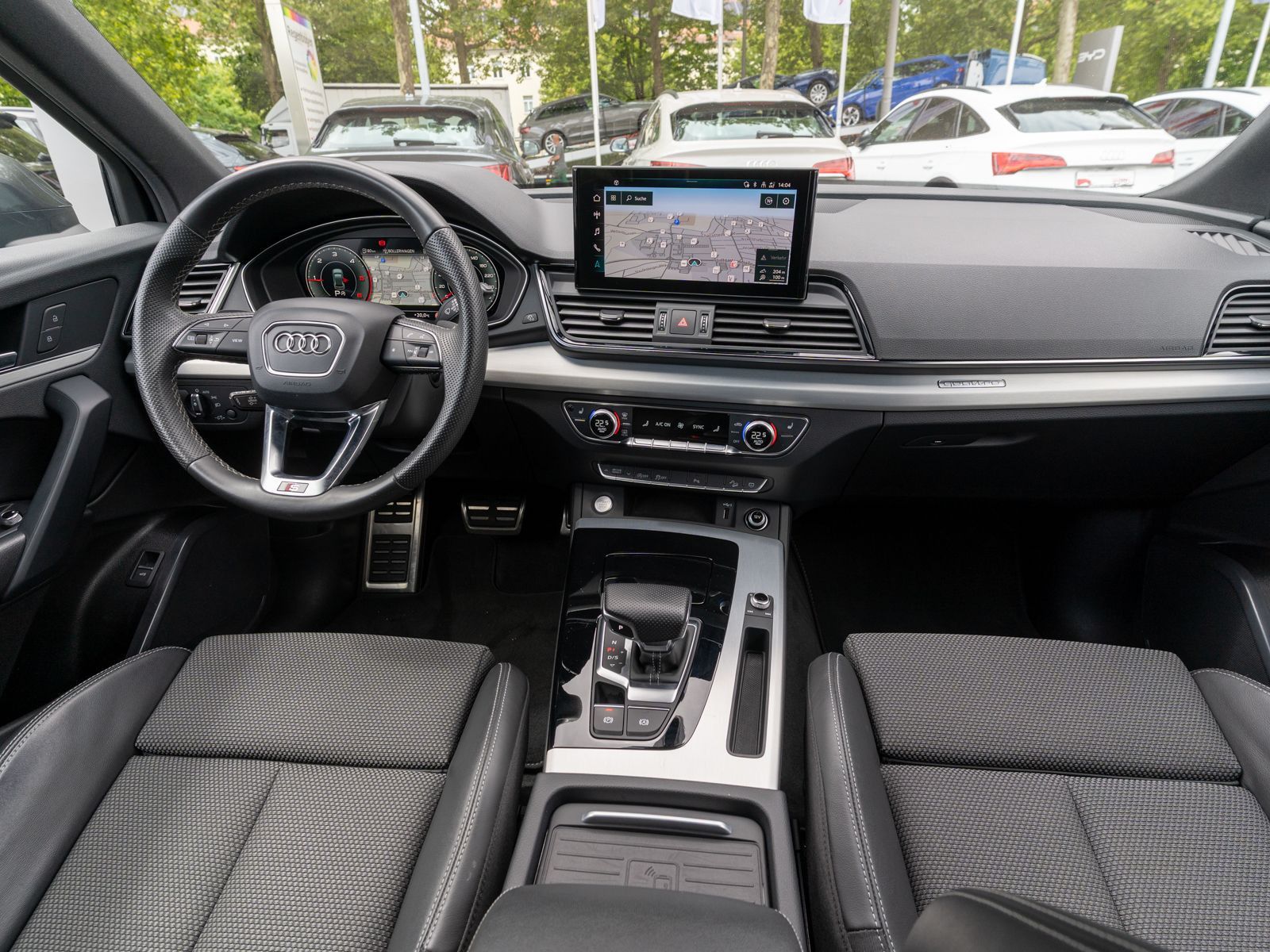 Fahrzeugabbildung Audi Q5 S line 2.0TDI quattr Stronic LED Navi SHZ RFK