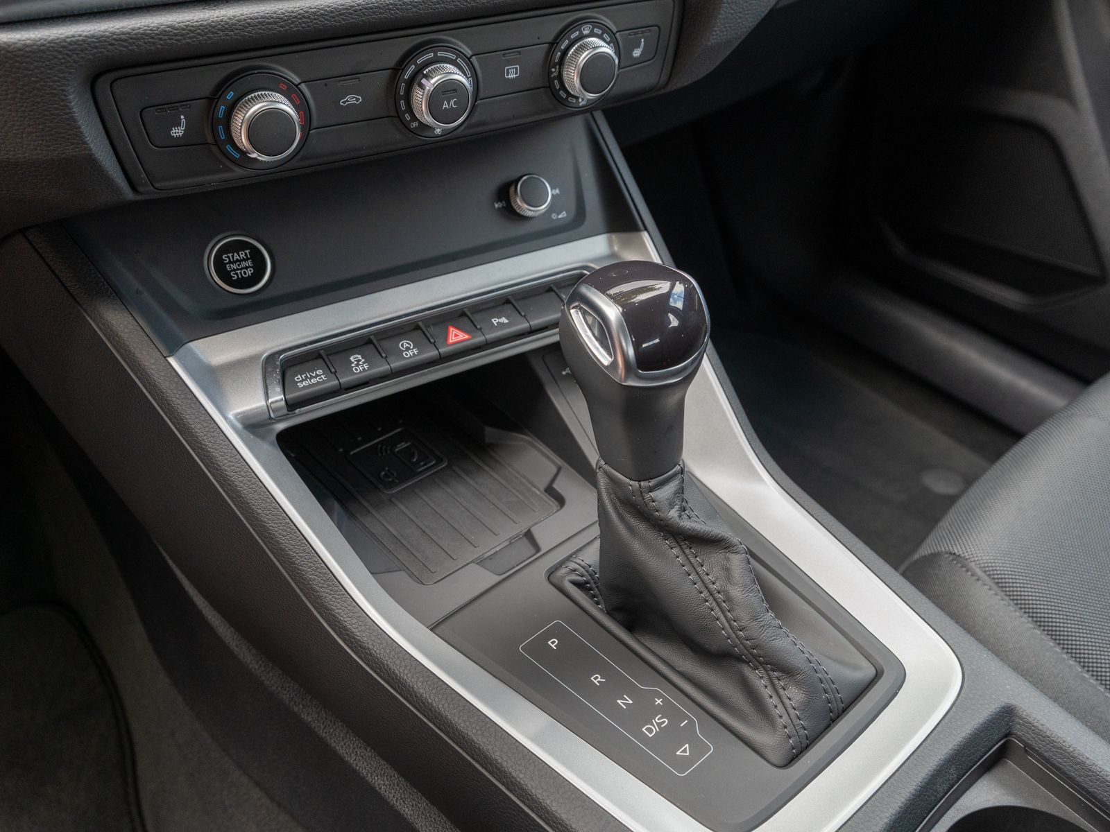 Fahrzeugabbildung Audi Q3 Sportback S line 40TDI quattro NAVI 360° AHK