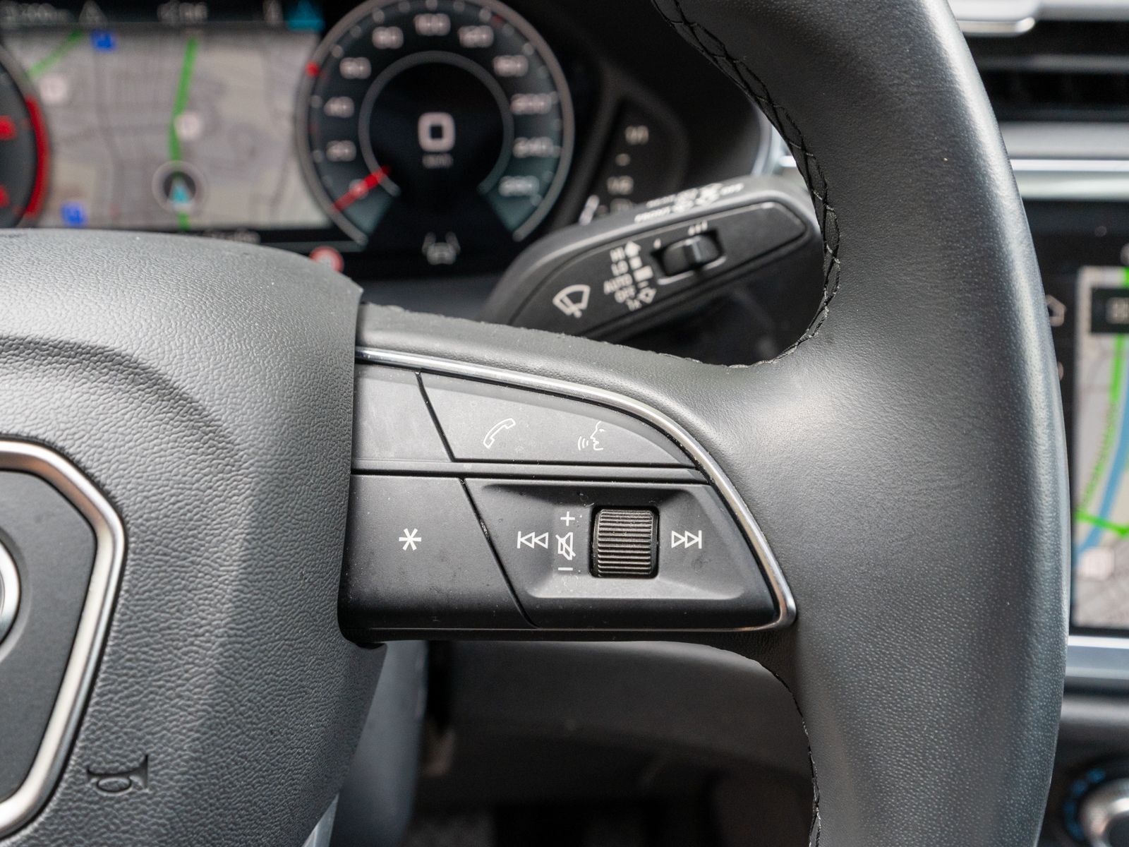 Fahrzeugabbildung Audi Q3 Sportback S line 40TDI quattro NAVI 360° AHK