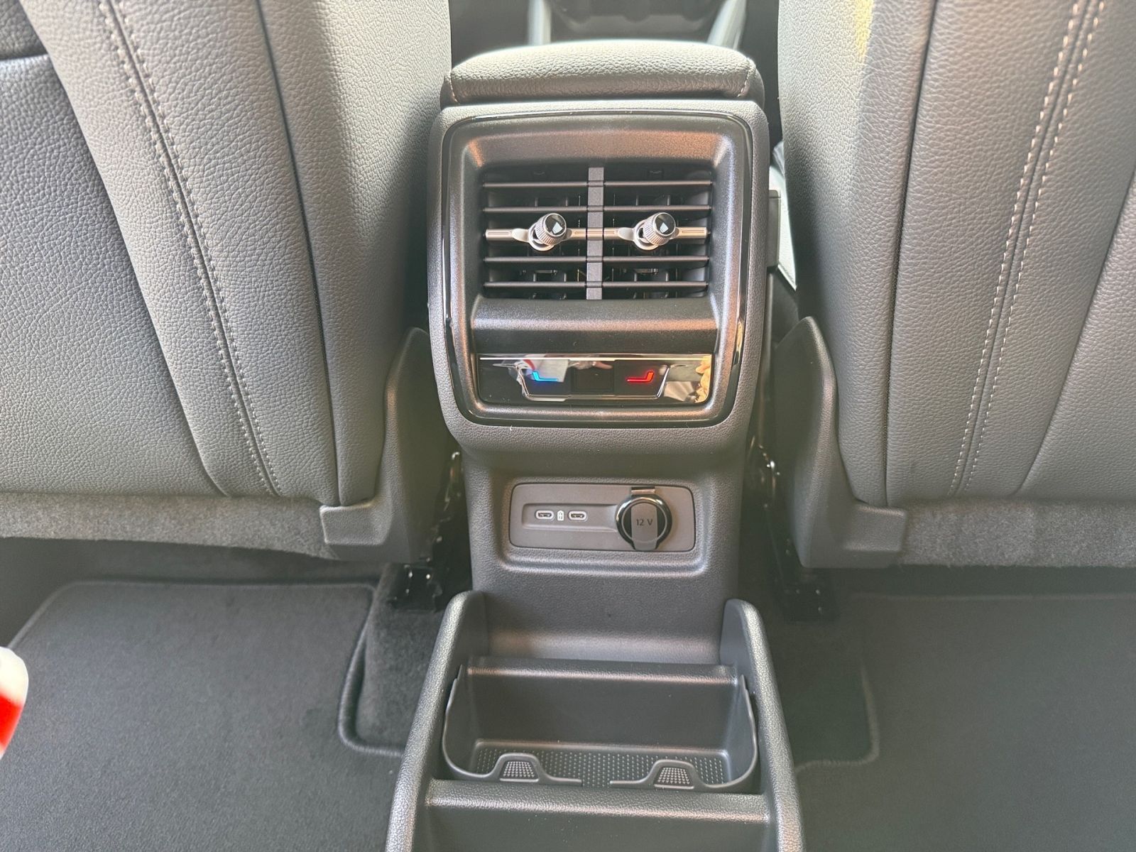 Fahrzeugabbildung SKODA Kodiaq Selection 2,0 TDI 193PS DSG 4x4 360° AHK