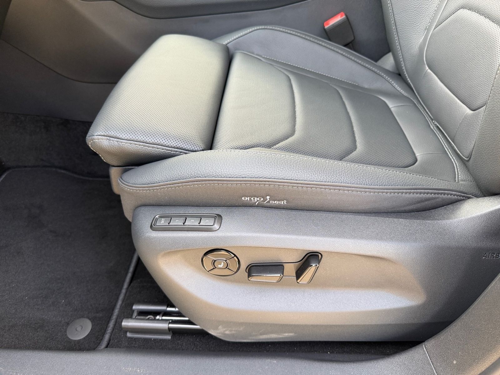 Fahrzeugabbildung SKODA Kodiaq Selection 2,0 TDI 193PS DSG 4x4 360° AHK