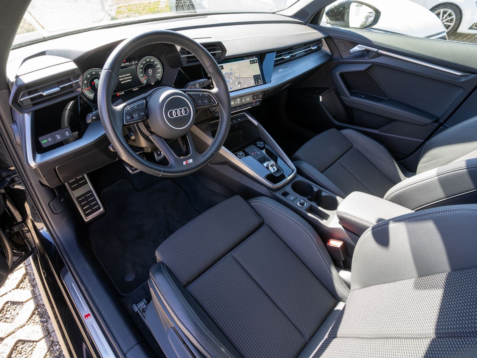 Fahrzeugabbildung Audi A3 Sportback S line 30TFSI NAVI LED STANDHZ ACC