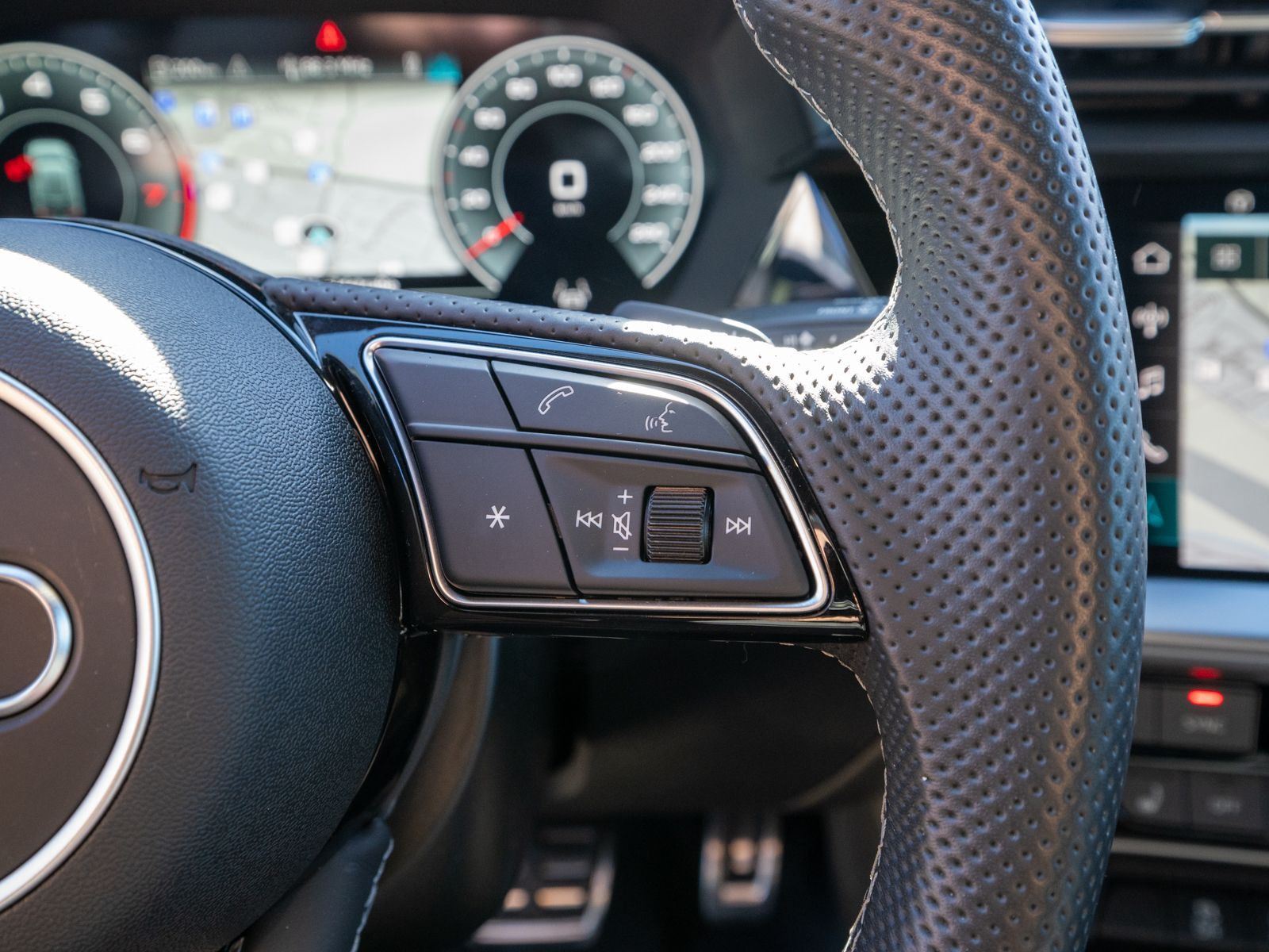 Fahrzeugabbildung Audi A3 Sportback S line 30TFSI NAVI LED STANDHZ ACC