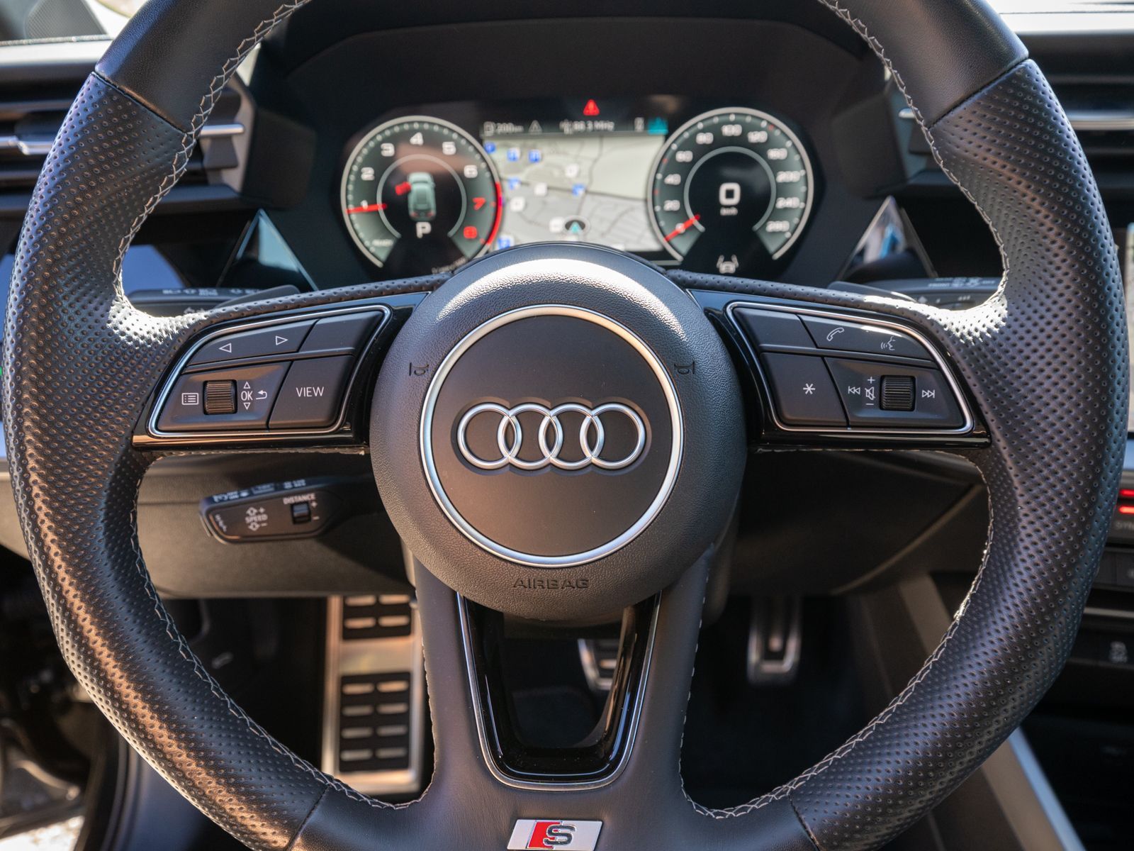 Fahrzeugabbildung Audi A3 Sportback S line 30TFSI NAVI LED STANDHZ ACC