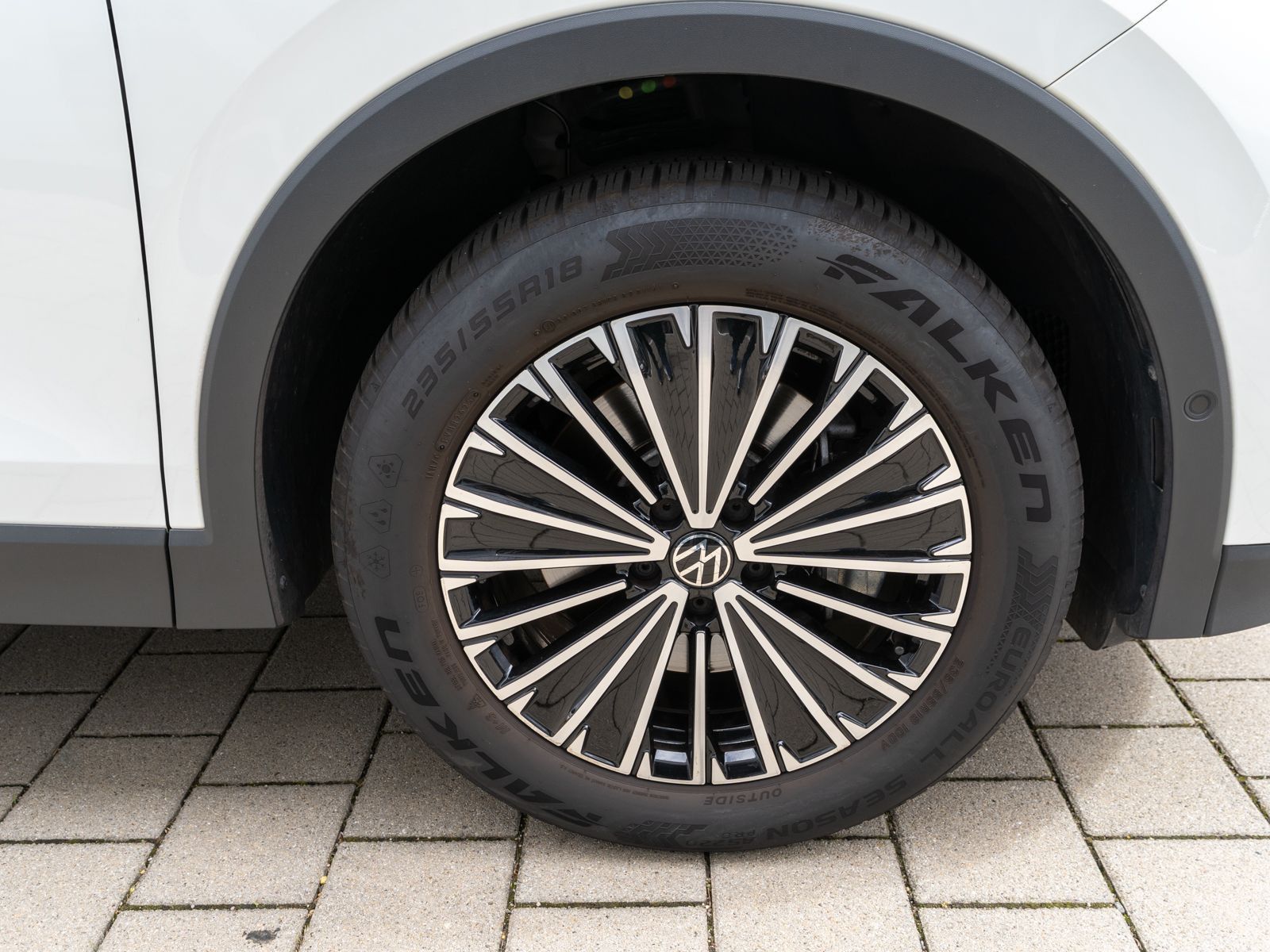 Fahrzeugabbildung Volkswagen Tiguan ENERGY 2.0 TDI DSG LED Navi 360° ACC AHK