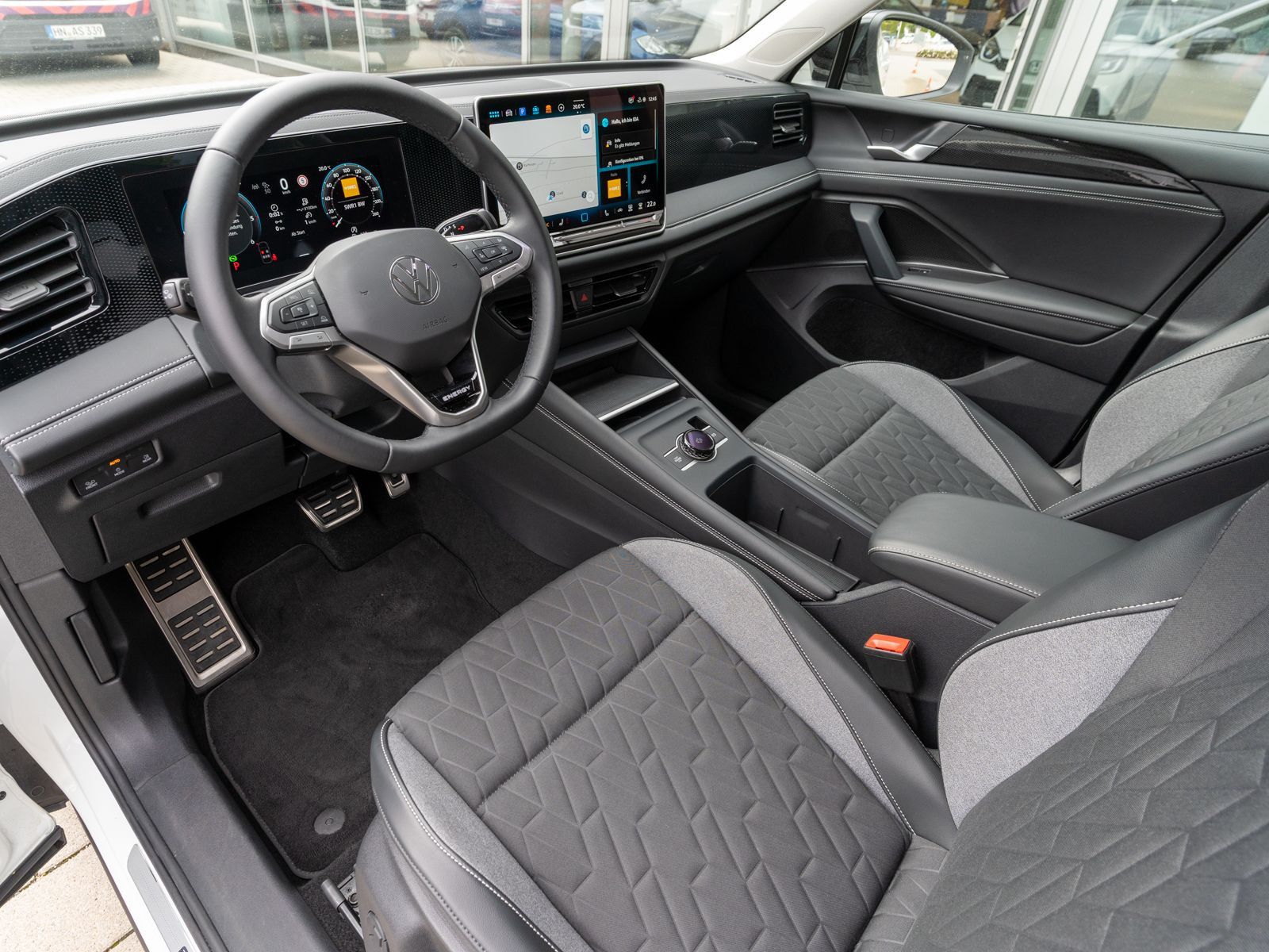 Fahrzeugabbildung Volkswagen Tiguan ENERGY 2.0 TDI DSG LED Navi 360° ACC AHK