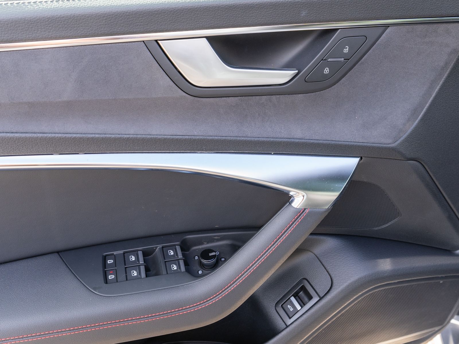 Fahrzeugabbildung Audi A6 Avant S line 55TFSI quattr Stron PANO RFK ACC
