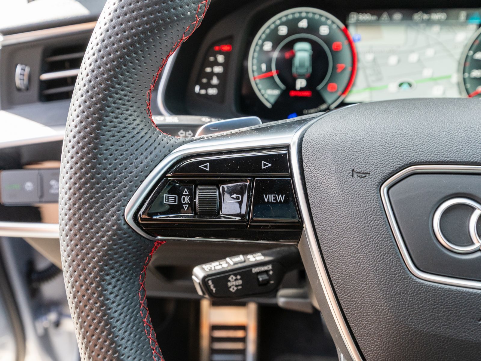 Fahrzeugabbildung Audi A6 Avant S line 55TFSI quattr Stron PANO RFK ACC