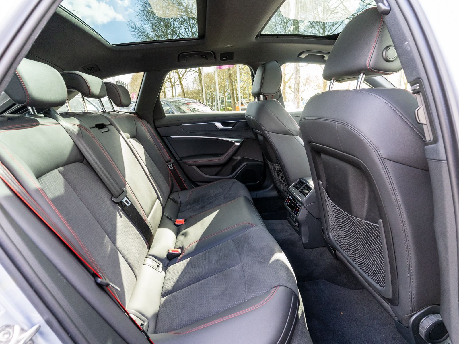 Fahrzeugabbildung Audi A6 Avant S line 55TFSI quattr Stron PANO RFK ACC