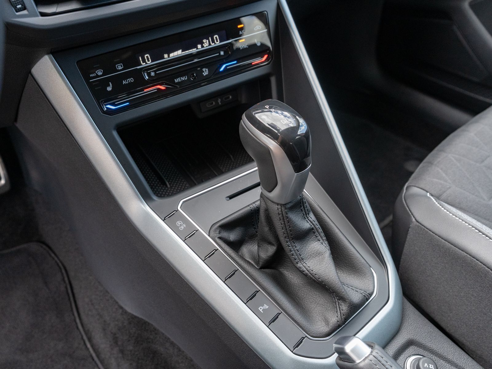 Fahrzeugabbildung Volkswagen Polo Goal 1.0 TSI DSG LED Navi RFK ACC SHZ AHK