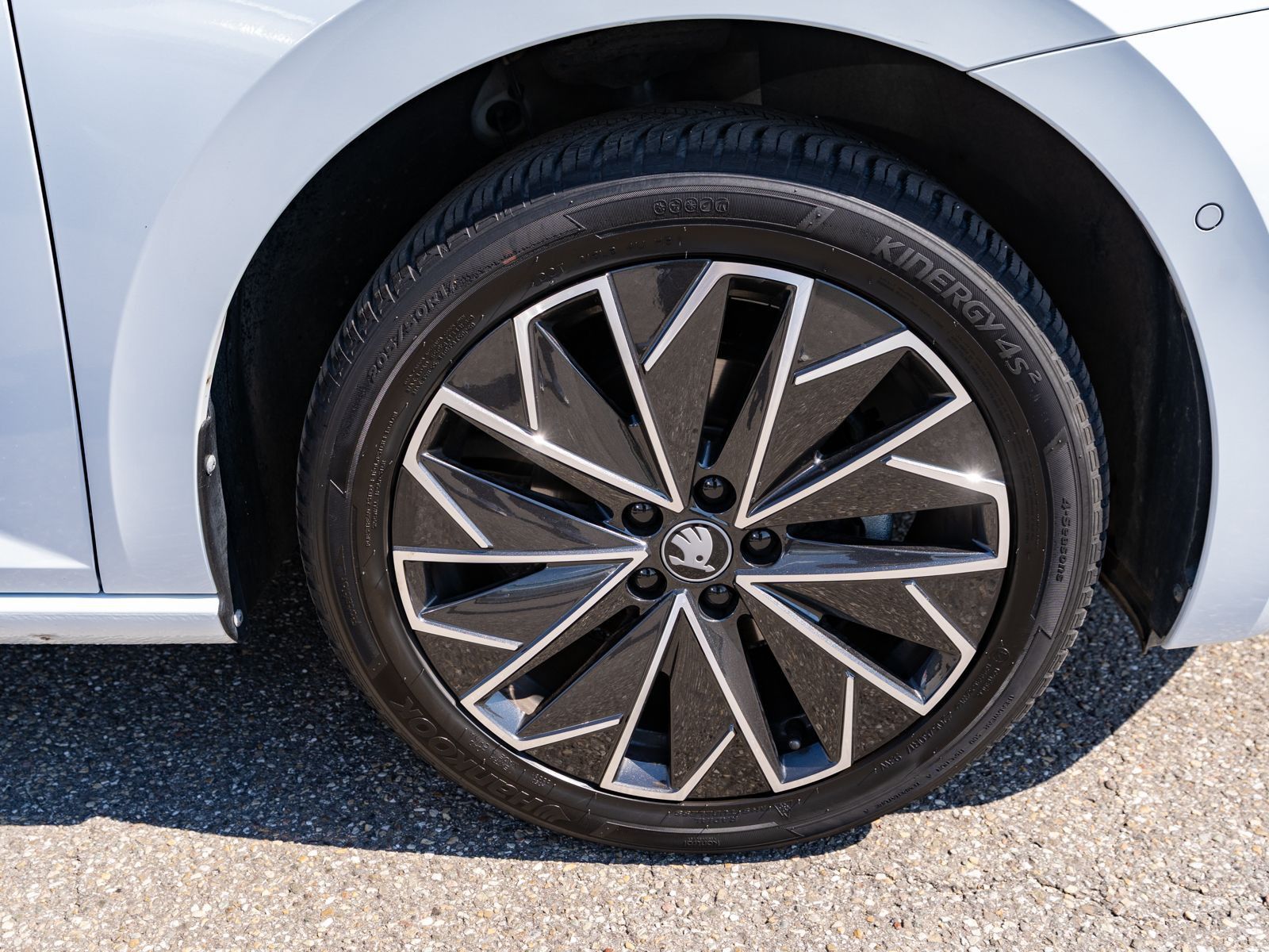 Fahrzeugabbildung SKODA Scala Tour 1.5TSI 6-Gang LED Navi RFK PDC SHZ