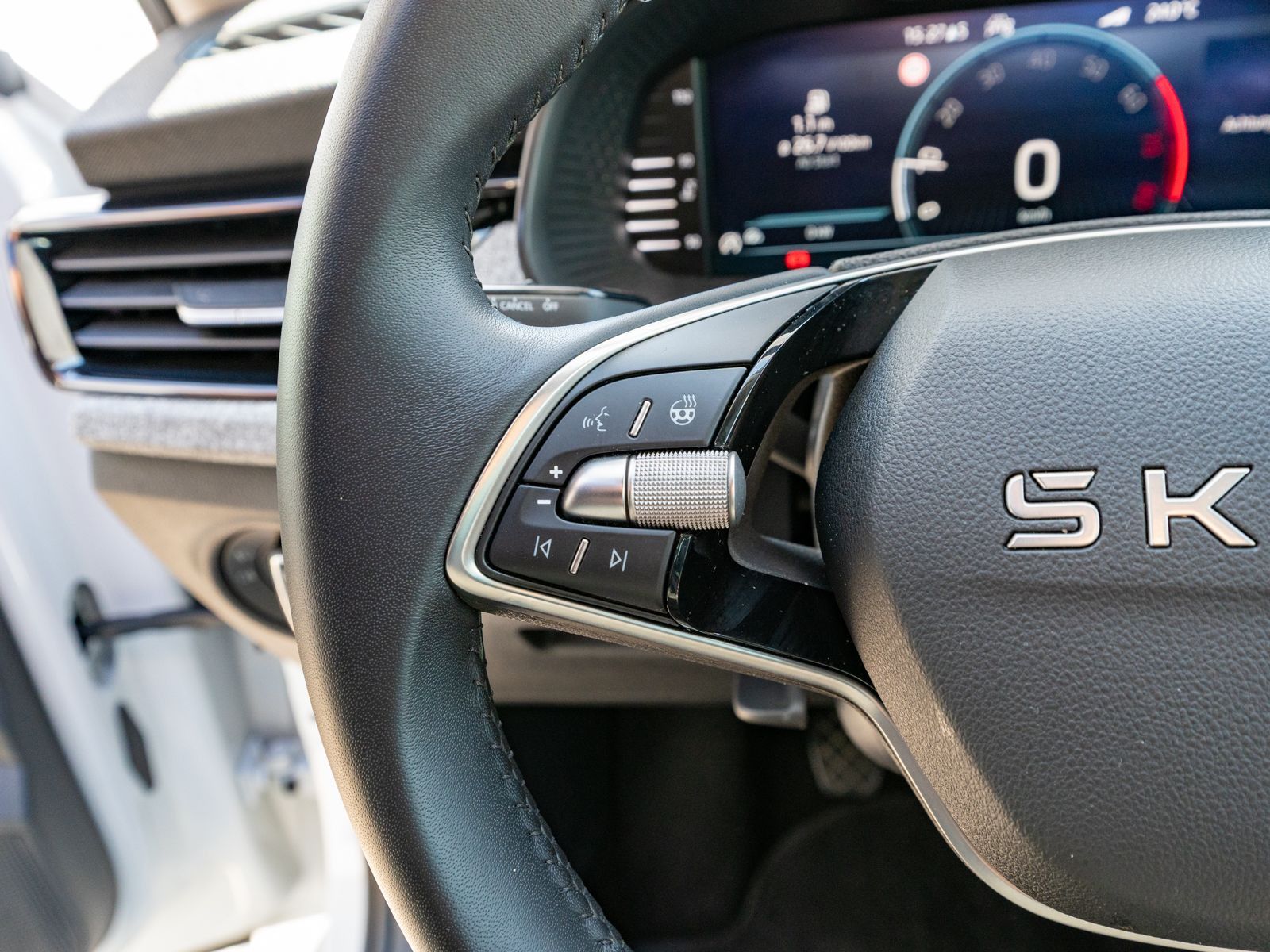 Fahrzeugabbildung SKODA Scala Tour 1.5TSI 6-Gang LED Navi RFK PDC SHZ