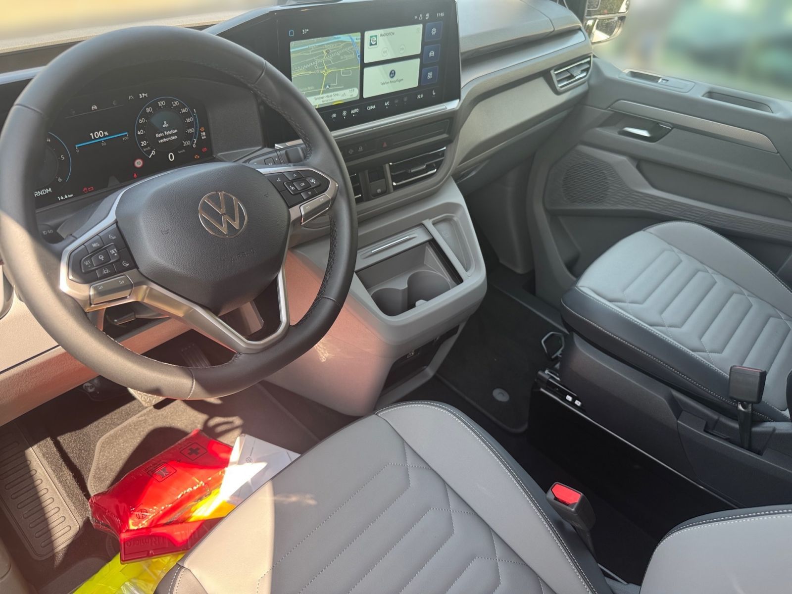 Fahrzeugabbildung Volkswagen Caravelle LIFE 2.0 TDI 4MO AHK GJR