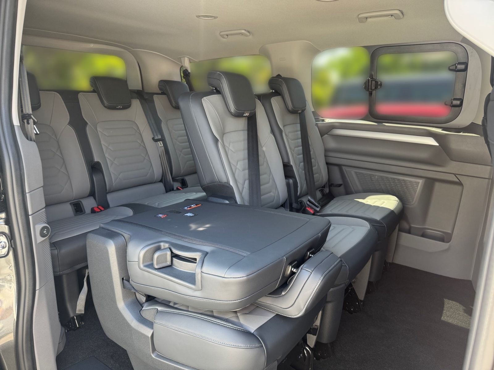 Fahrzeugabbildung Volkswagen Caravelle LIFE 2.0 TDI 4MO AHK GJR