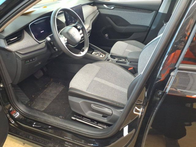 Fahrzeugabbildung SKODA Octavia Combi Tour 2.0 TDI DSG LED Navi 360° ACC