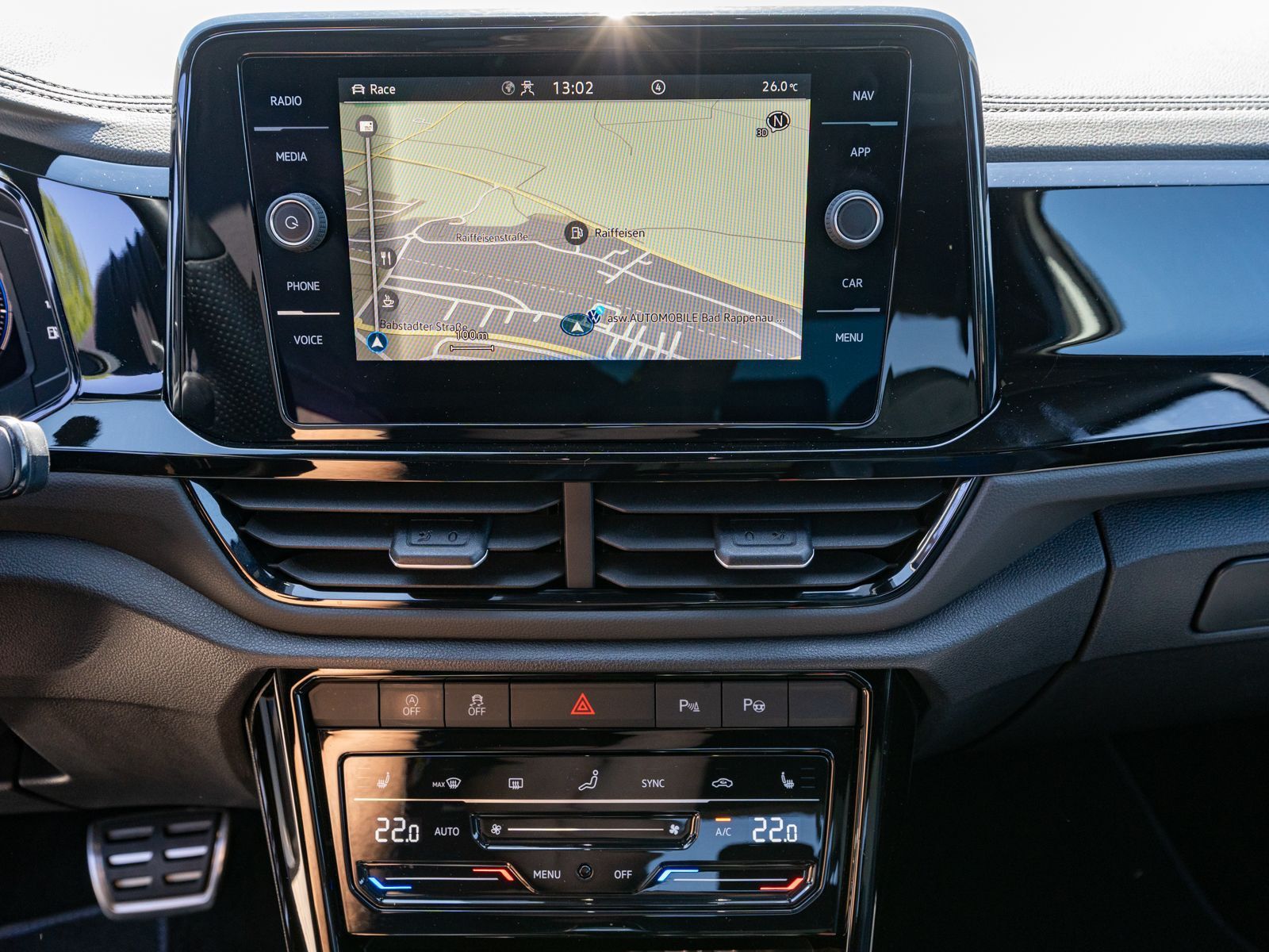 Fahrzeugabbildung Volkswagen T-Roc R 2.0TSI 4M DSG LED Nav RFK PANO AHK beats