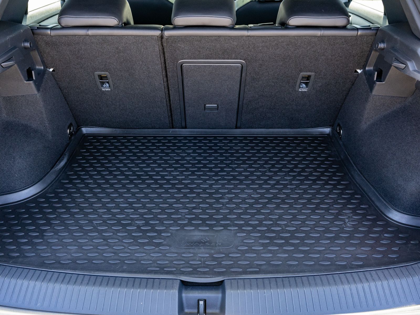 Fahrzeugabbildung Volkswagen T-Roc R 2.0TSI 4M DSG LED Nav RFK PANO AHK beats