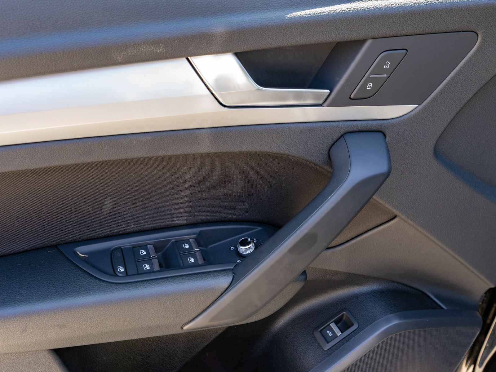 Fahrzeugabbildung Audi Q5 40TDI quattro Stronic NAVI MATRIX AHK SHZ VC