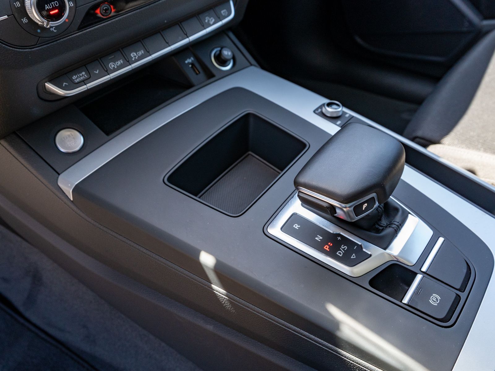 Fahrzeugabbildung Audi Q5 40TDI quattro Stronic NAVI MATRIX AHK SHZ VC