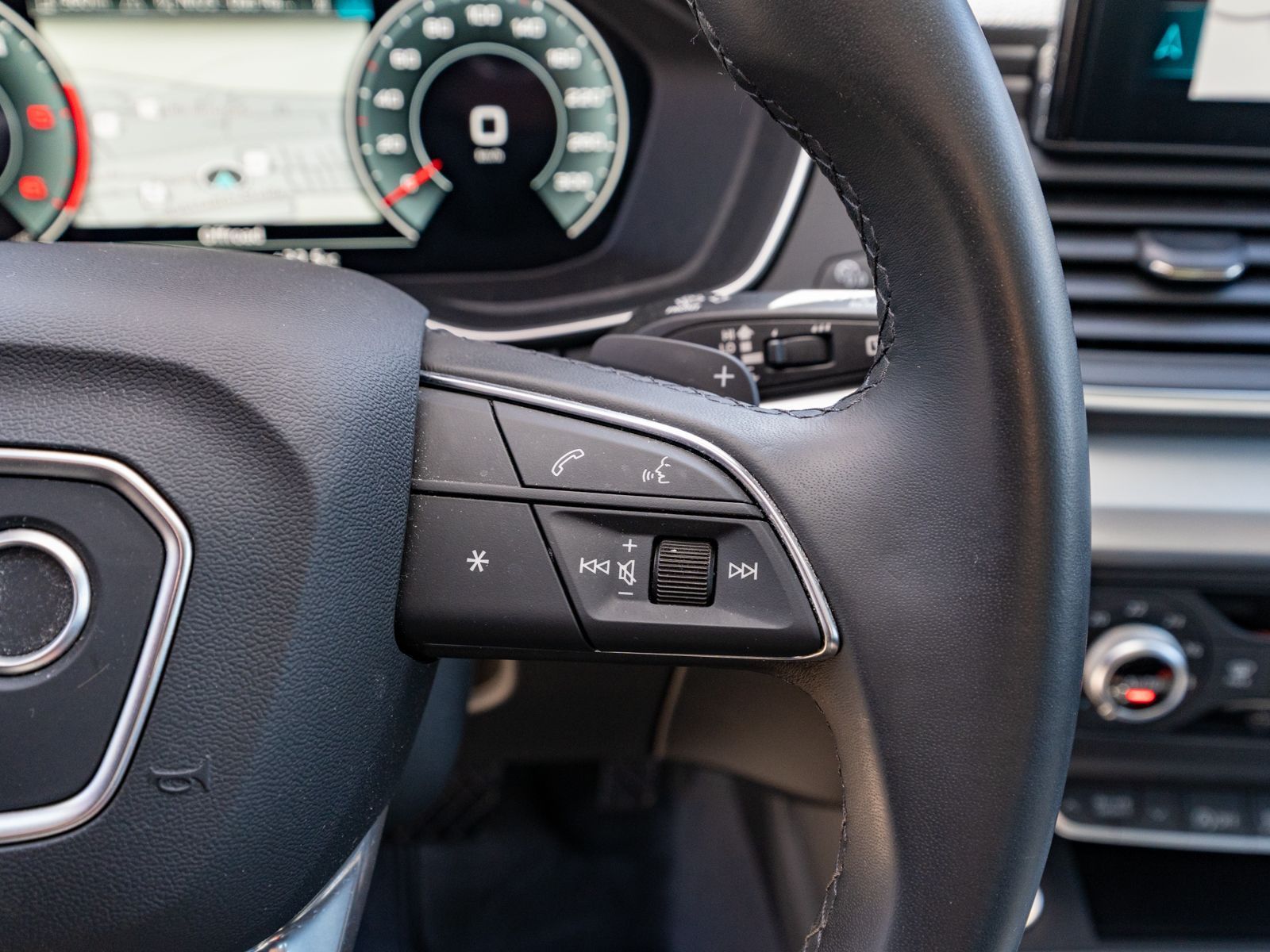 Fahrzeugabbildung Audi Q5 40TDI quattro Stronic NAVI MATRIX AHK SHZ VC