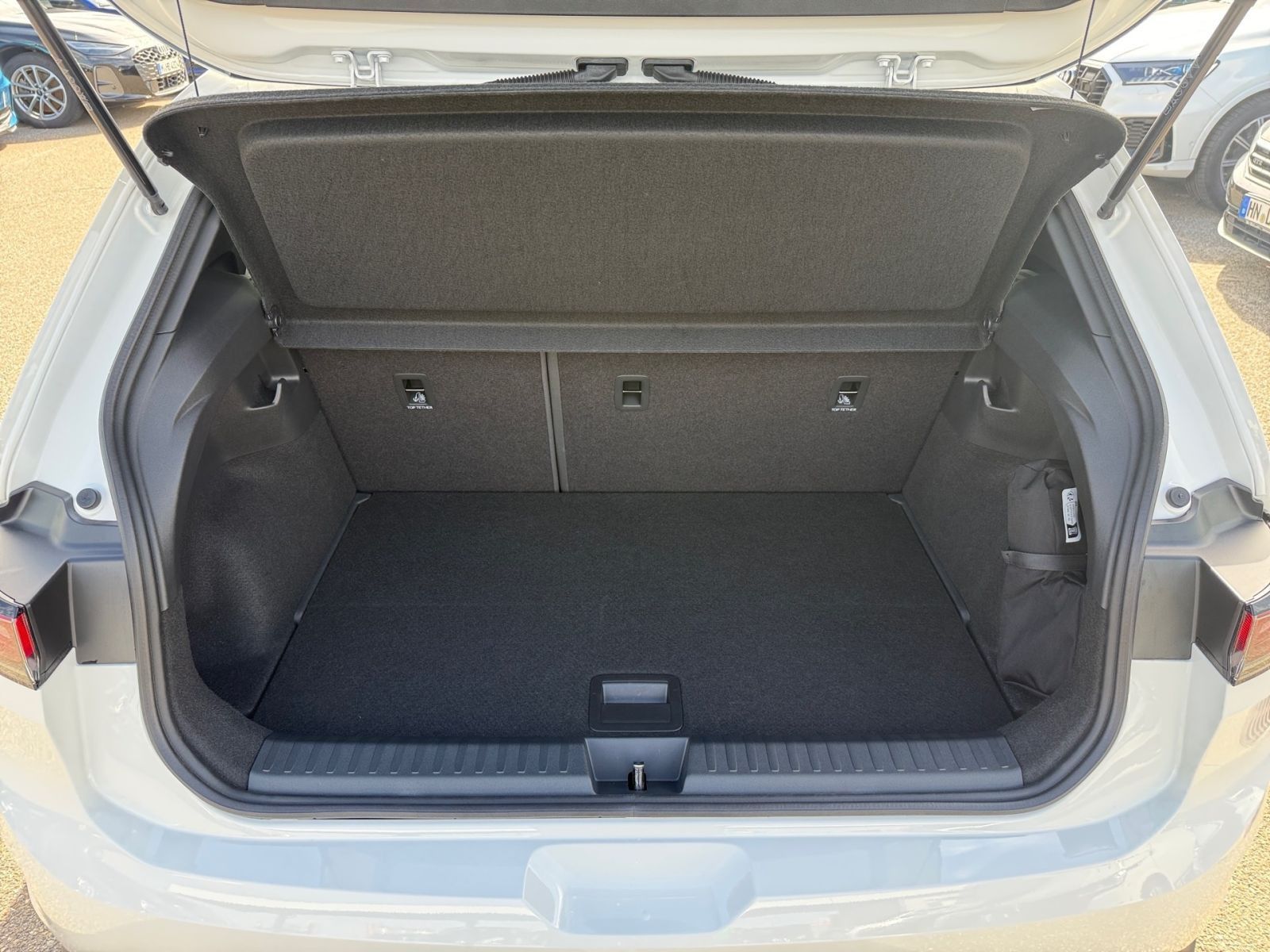 Fahrzeugabbildung Volkswagen ID. Polo Style 155 kW / 52 kWh AHK 360°-Kamera