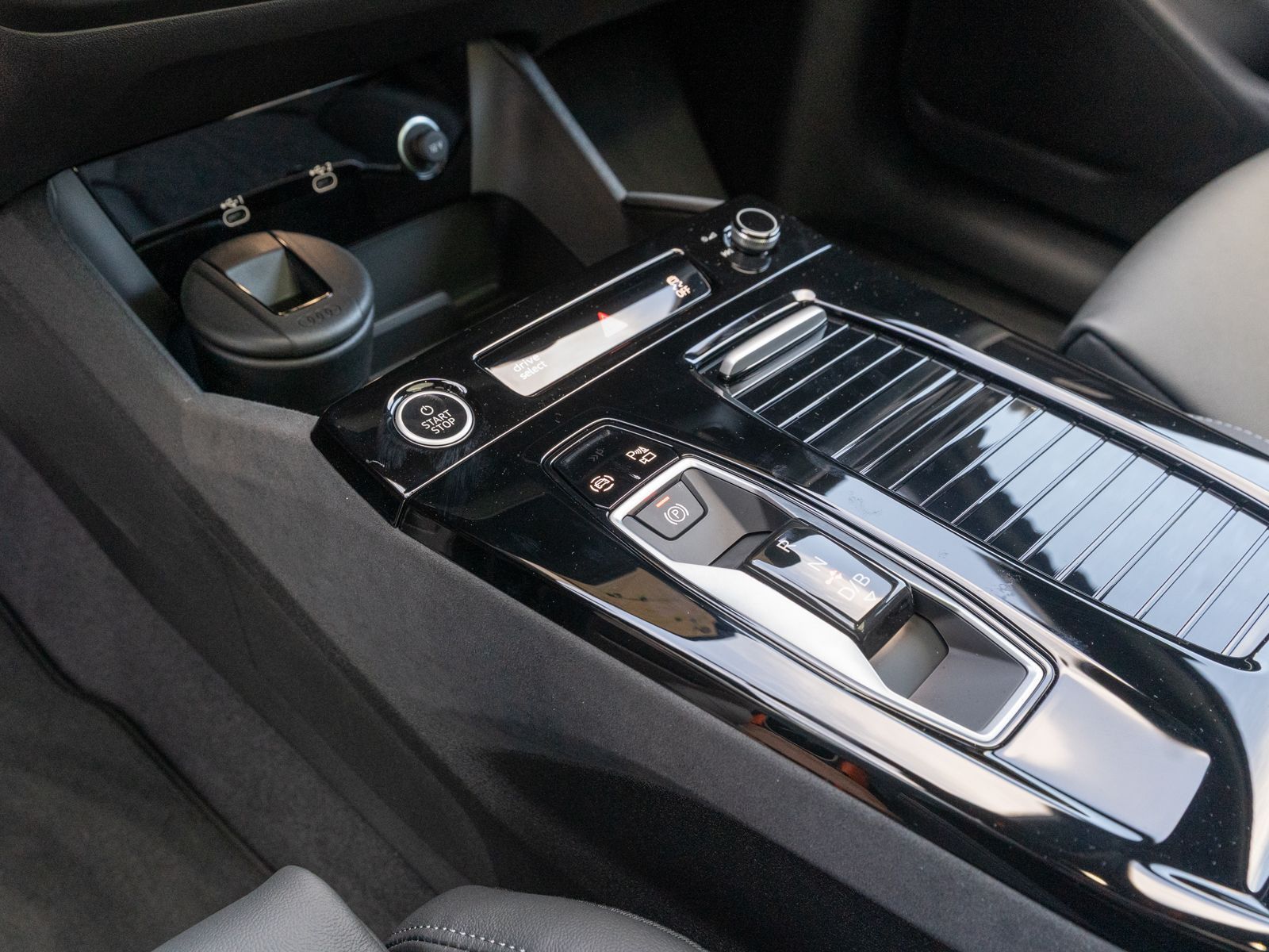 Fahrzeugabbildung Audi Q6 SUV e-tron performance PANO Anhängerkupplung