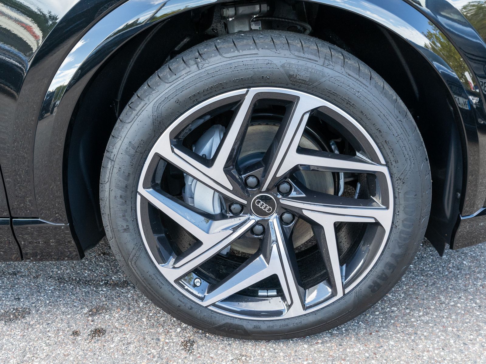 Fahrzeugabbildung Audi Q6 SUV e-tron performance PANO Anhängerkupplung
