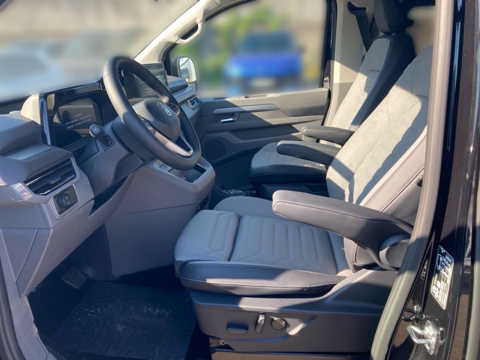 Fahrzeugabbildung Volkswagen Caravelle Style 2.0 TDI 4MOT. AHK NAVI 8-Sitzer