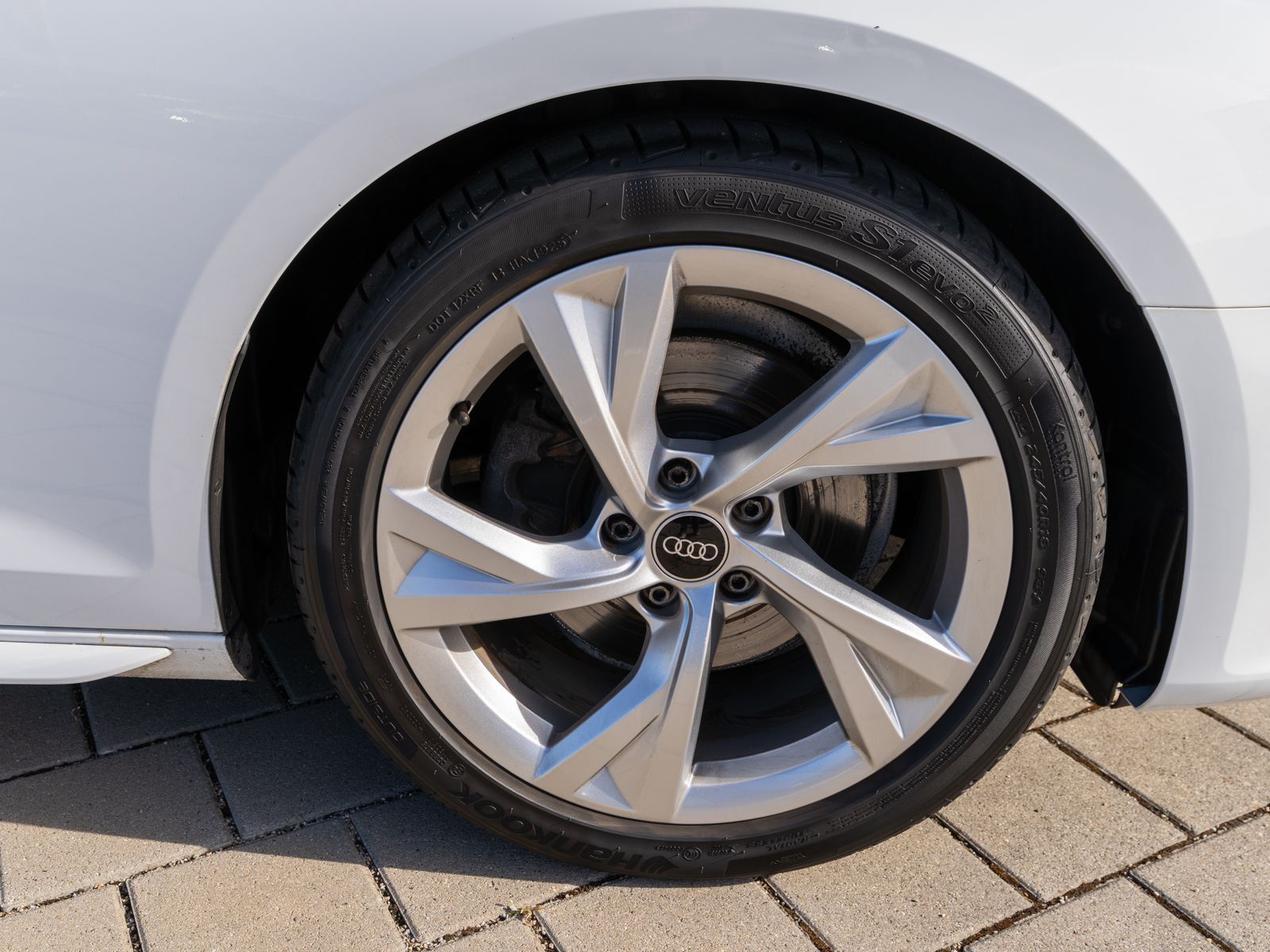 Fahrzeugabbildung Audi A4 Avant S line 35TDI Stronic NAVI LED ACC PDC