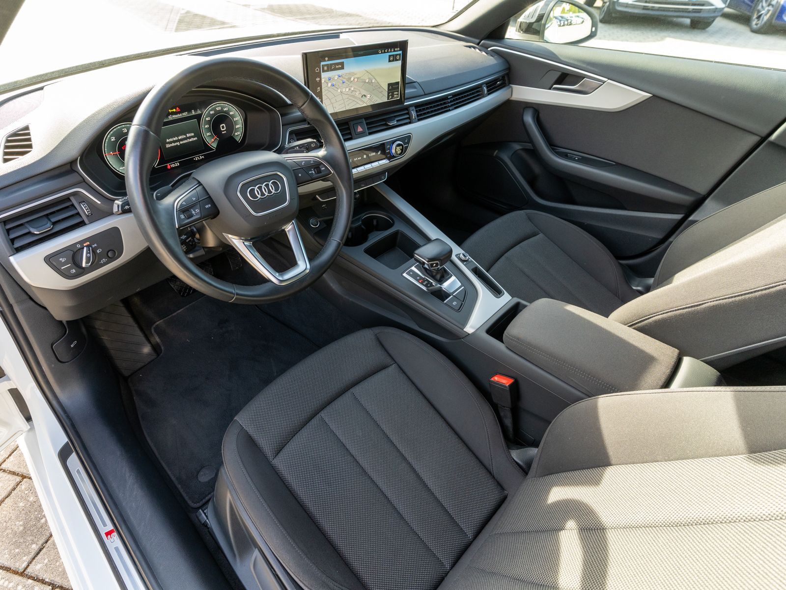 Fahrzeugabbildung Audi A4 Avant S line 35TDI Stronic NAVI LED ACC PDC