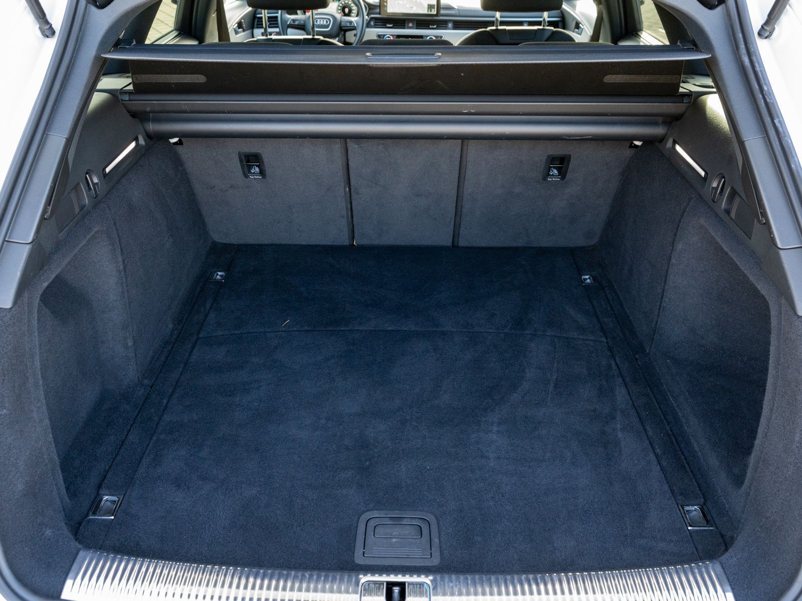 Fahrzeugabbildung Audi A4 Avant S line 35TDI Stronic NAVI LED ACC PDC