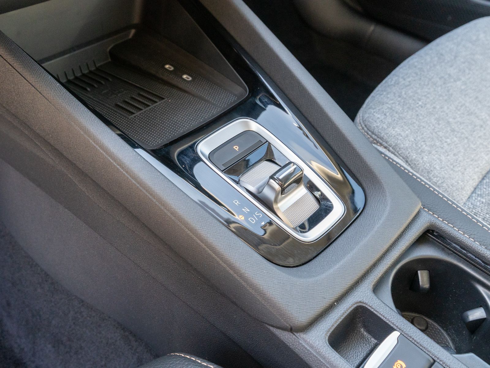 Fahrzeugabbildung SKODA Octavia Combi Selection 2.0TDI HUD PANO 360° SHZ