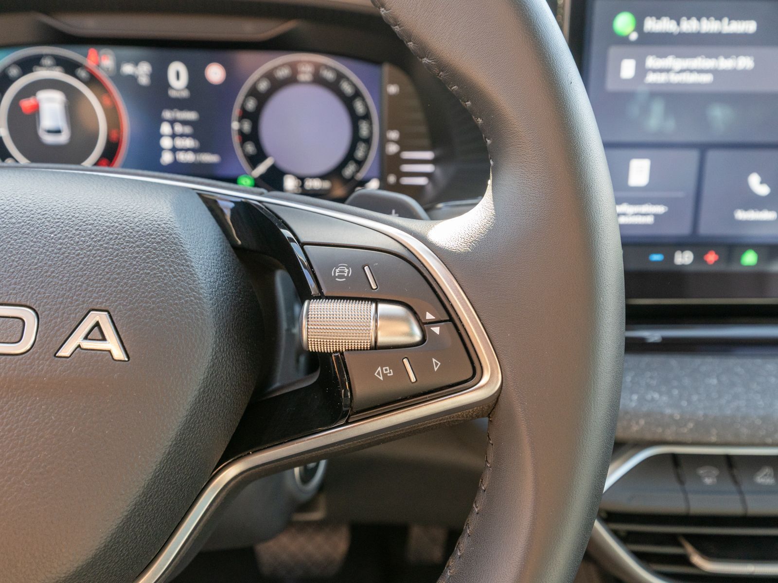 Fahrzeugabbildung SKODA Octavia Combi Selection 2.0TDI HUD PANO 360° SHZ