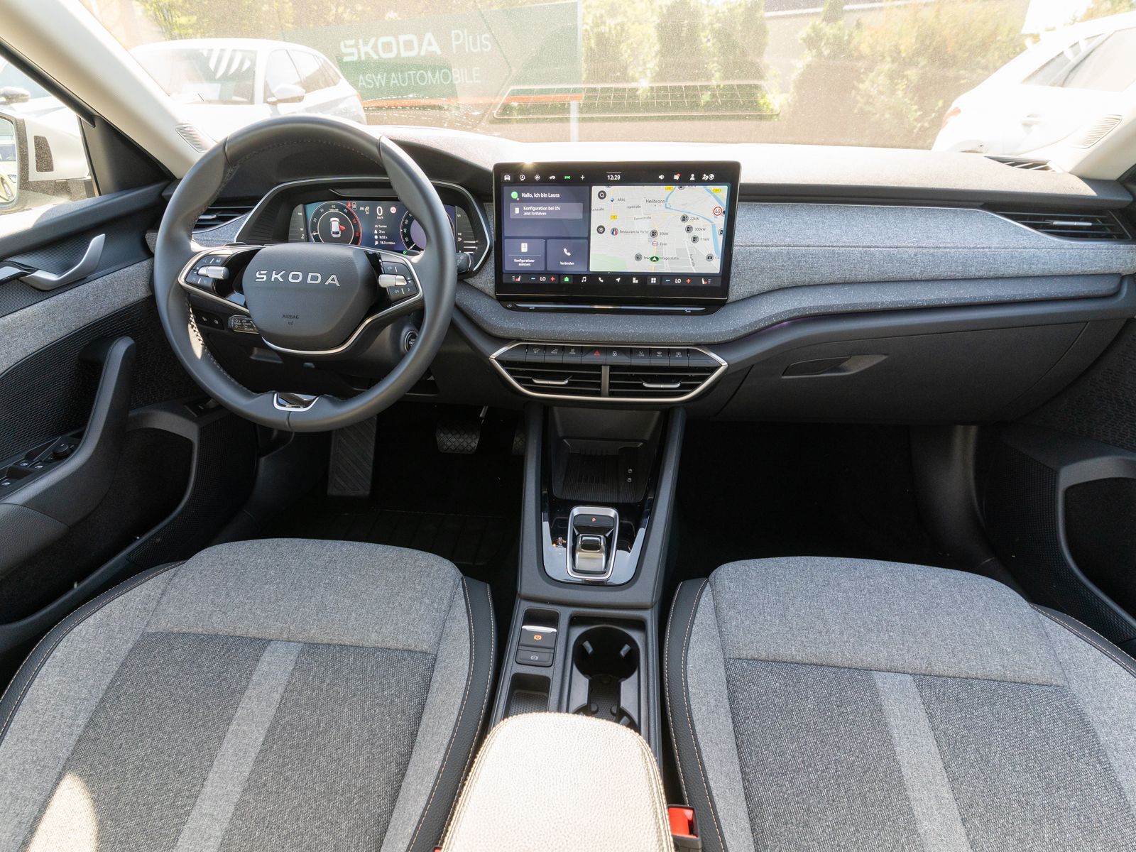 Fahrzeugabbildung SKODA Octavia Combi Selection 2.0TDI HUD PANO 360° SHZ