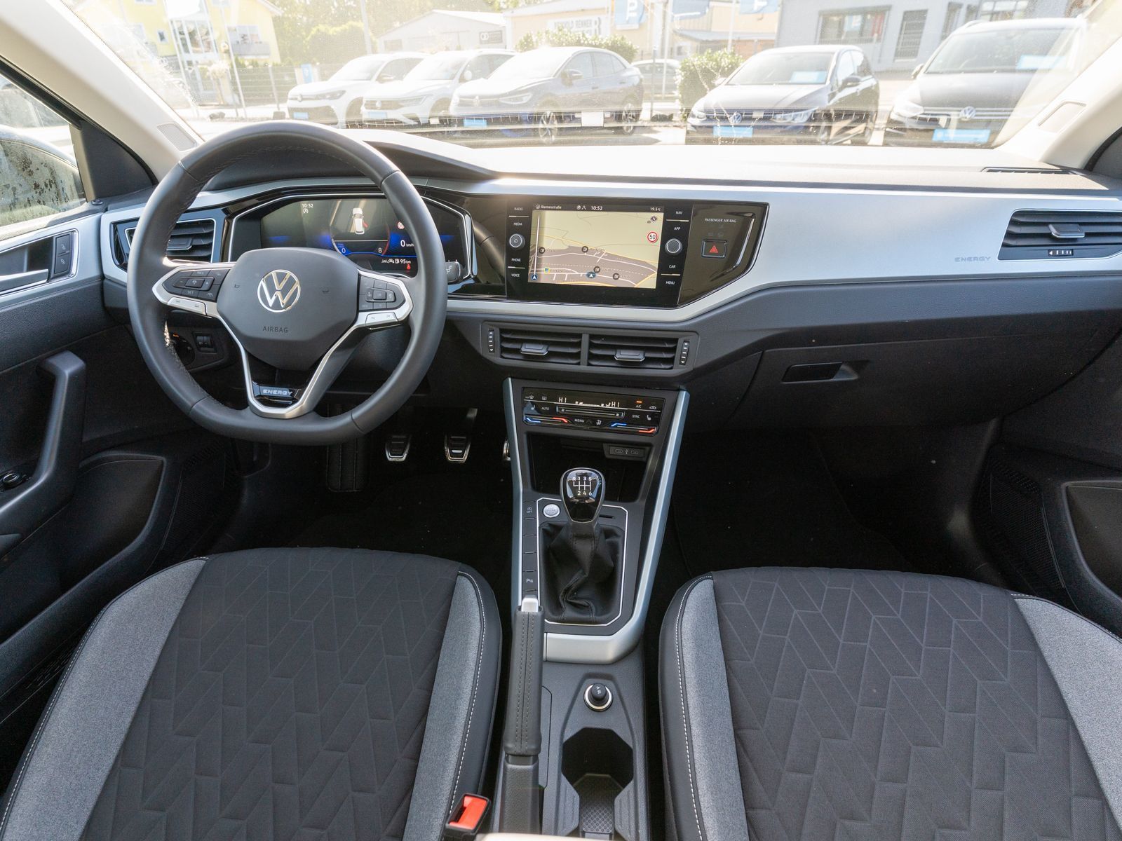 Fahrzeugabbildung Volkswagen Taigo Energy 1.0 TSI NAVI LED PANO ACC SHZ PDC