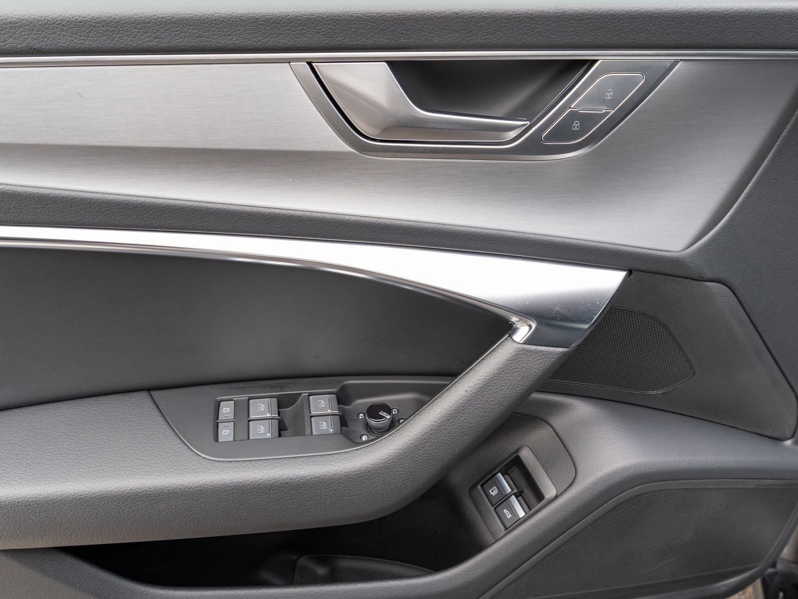 Fahrzeugabbildung Audi A6 Avant S line 55TFSI e quattr NAVI MATRIX 360°