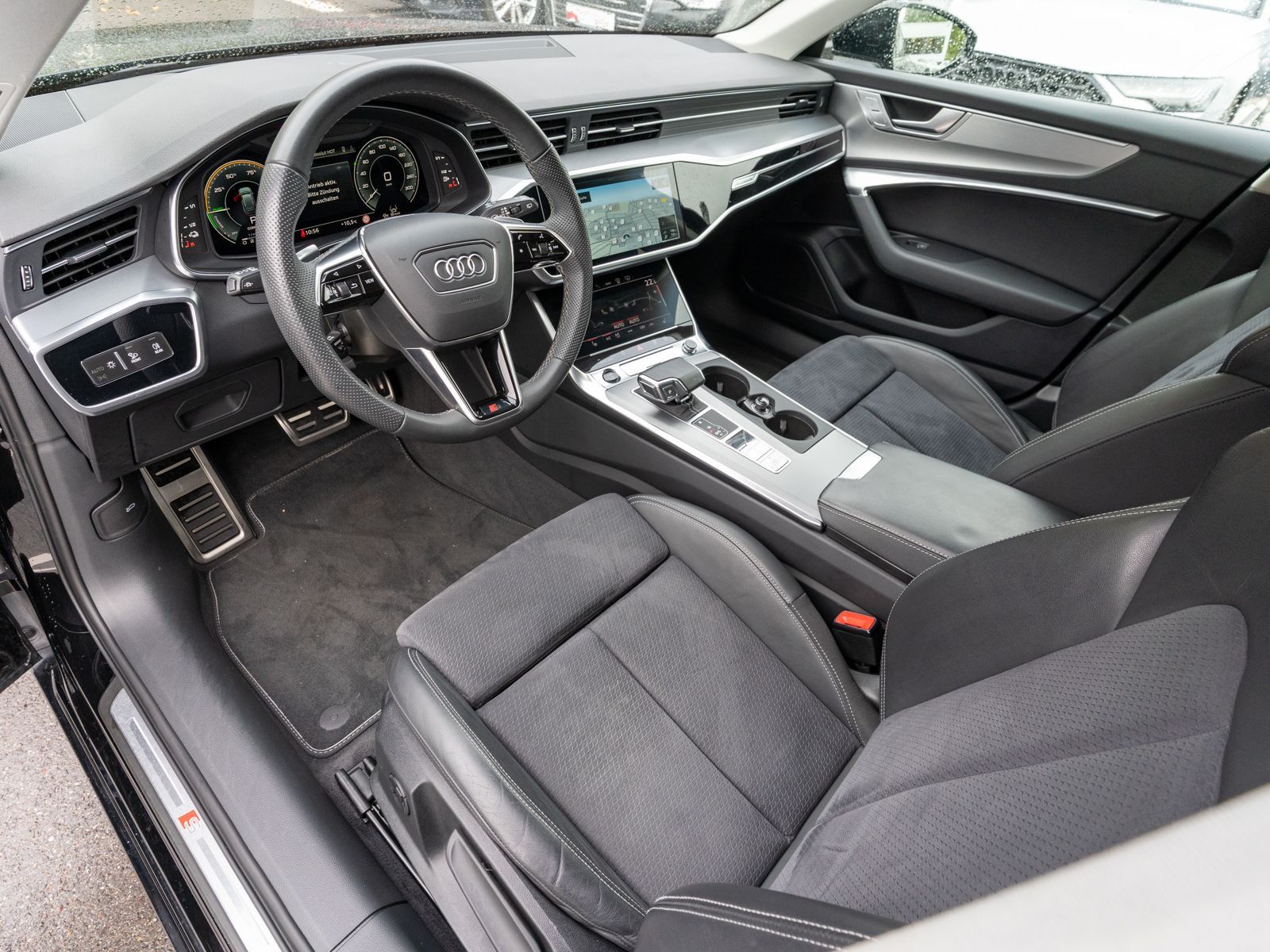 Fahrzeugabbildung Audi A6 Avant S line 55TFSI e quattr NAVI MATRIX 360°