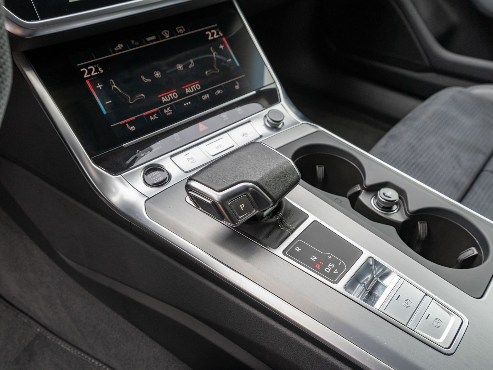 Fahrzeugabbildung Audi A6 Avant S line 55TFSI e quattr NAVI MATRIX 360°