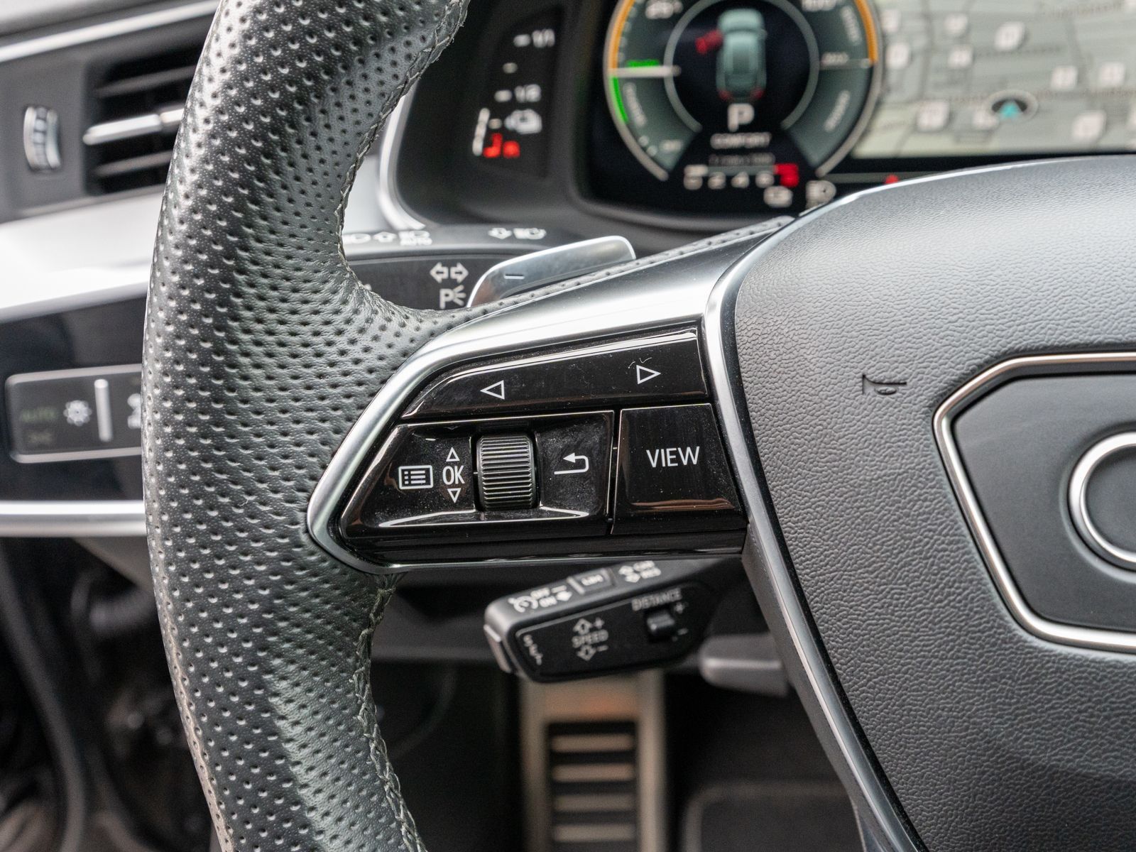 Fahrzeugabbildung Audi A6 Avant S line 55TFSI e quattr NAVI MATRIX 360°