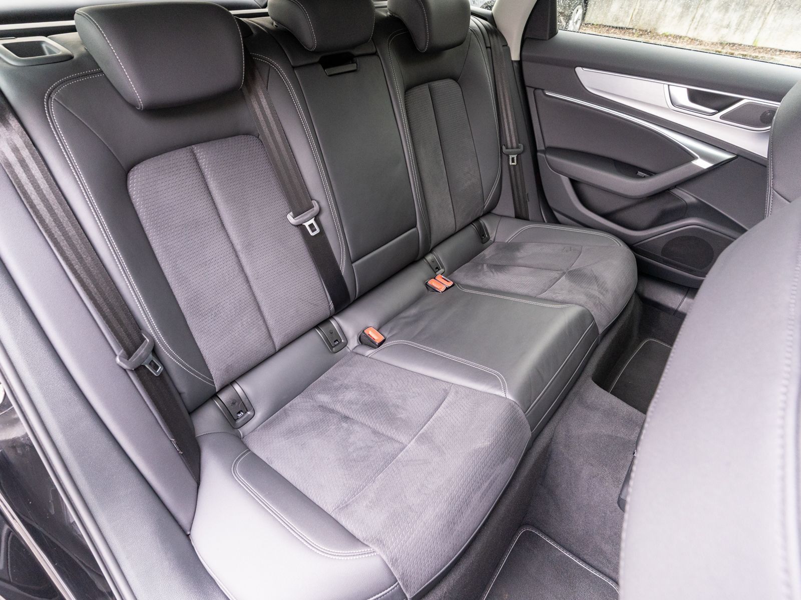 Fahrzeugabbildung Audi A6 Avant S line 55TFSI e quattr NAVI MATRIX 360°