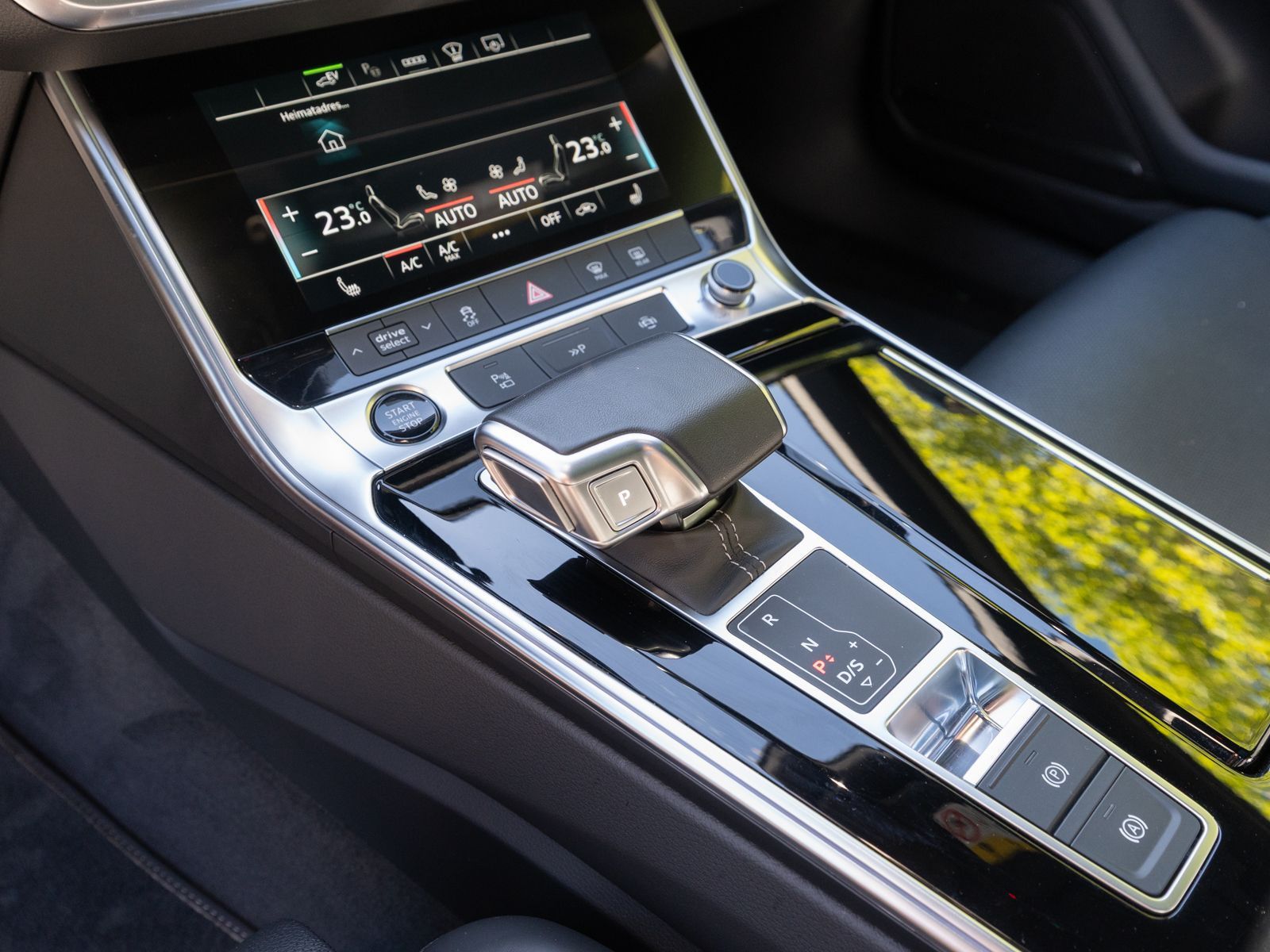 Fahrzeugabbildung Audi A6 Avant S line 55TFSI e quattr NAVI MATRIX PANO