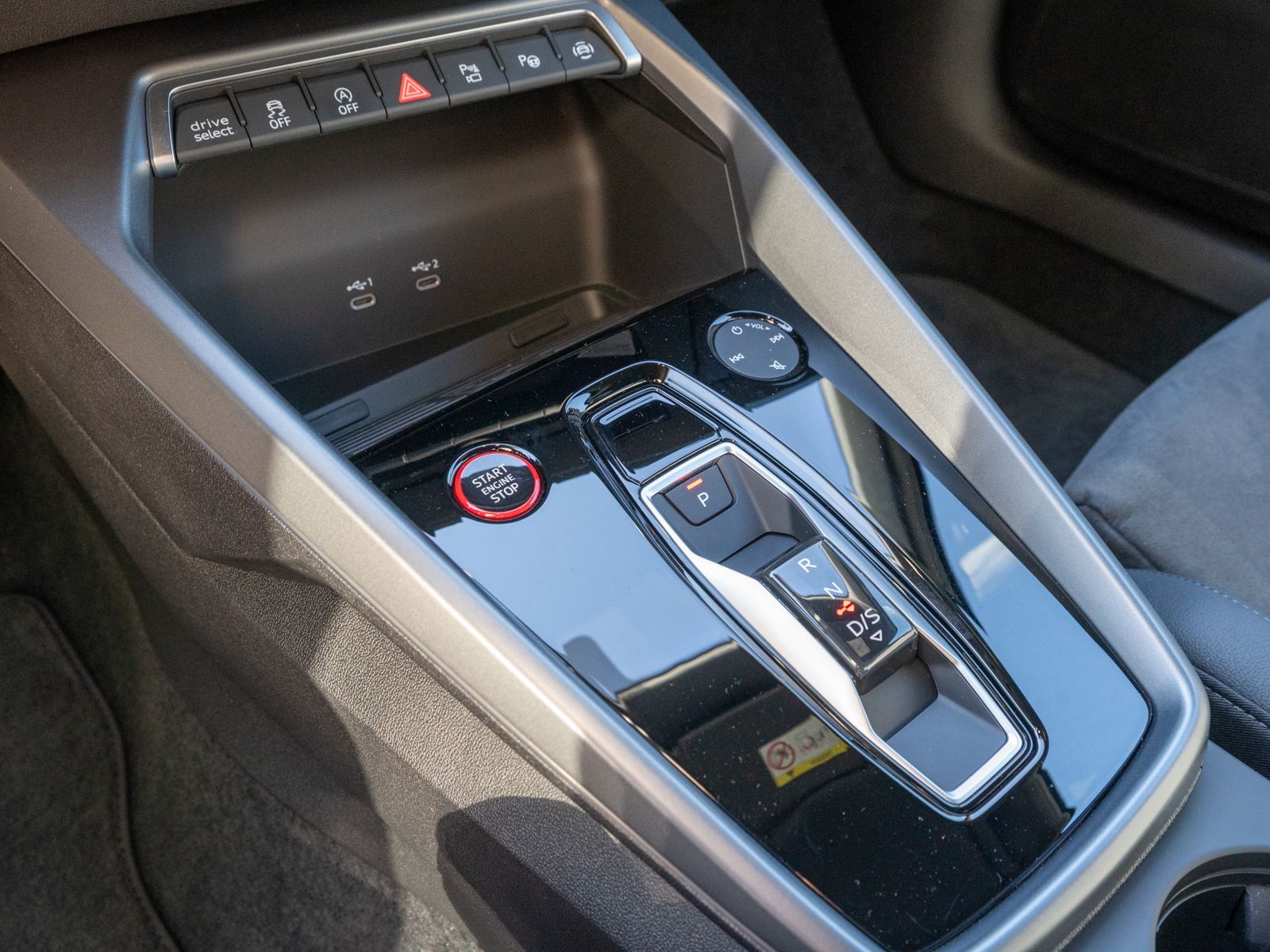 Fahrzeugabbildung Audi RS 3 Sportback TFSI quattr NAVI MATRIX 280km/h