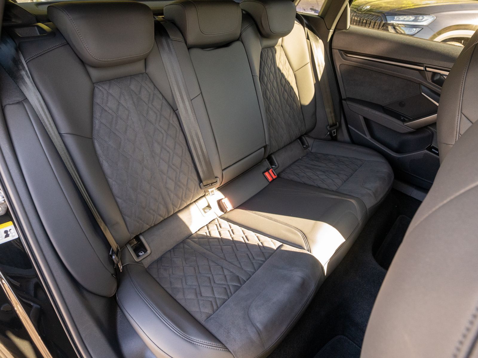 Fahrzeugabbildung Audi RS 3 Sportback TFSI quattr NAVI MATRIX 280km/h