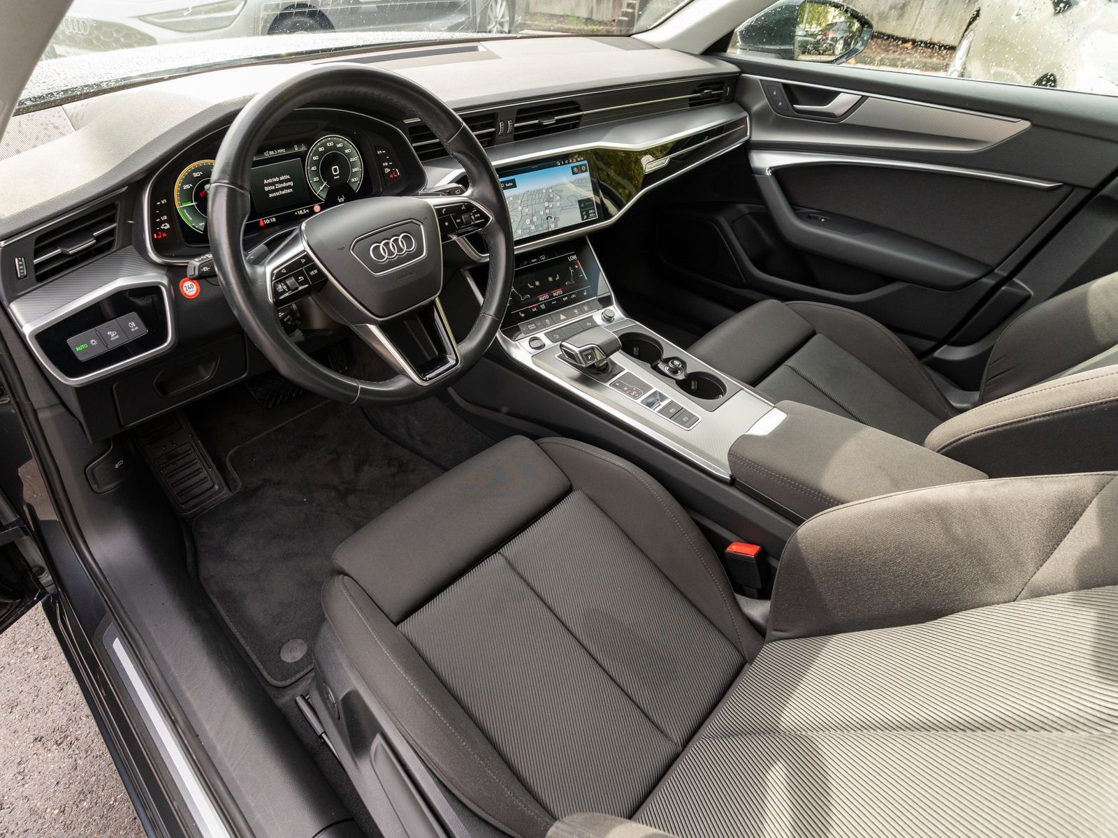 Fahrzeugabbildung Audi A6 Avant sport 50TFSI e quattro NAVI LED AHK RFK